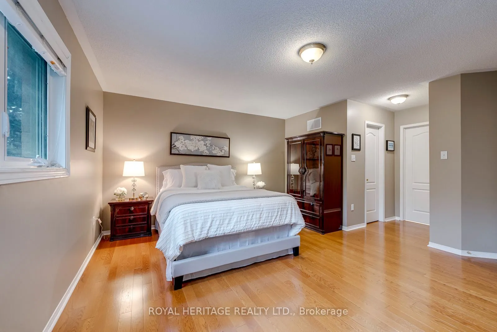 1451 Ravensmoor Crescent