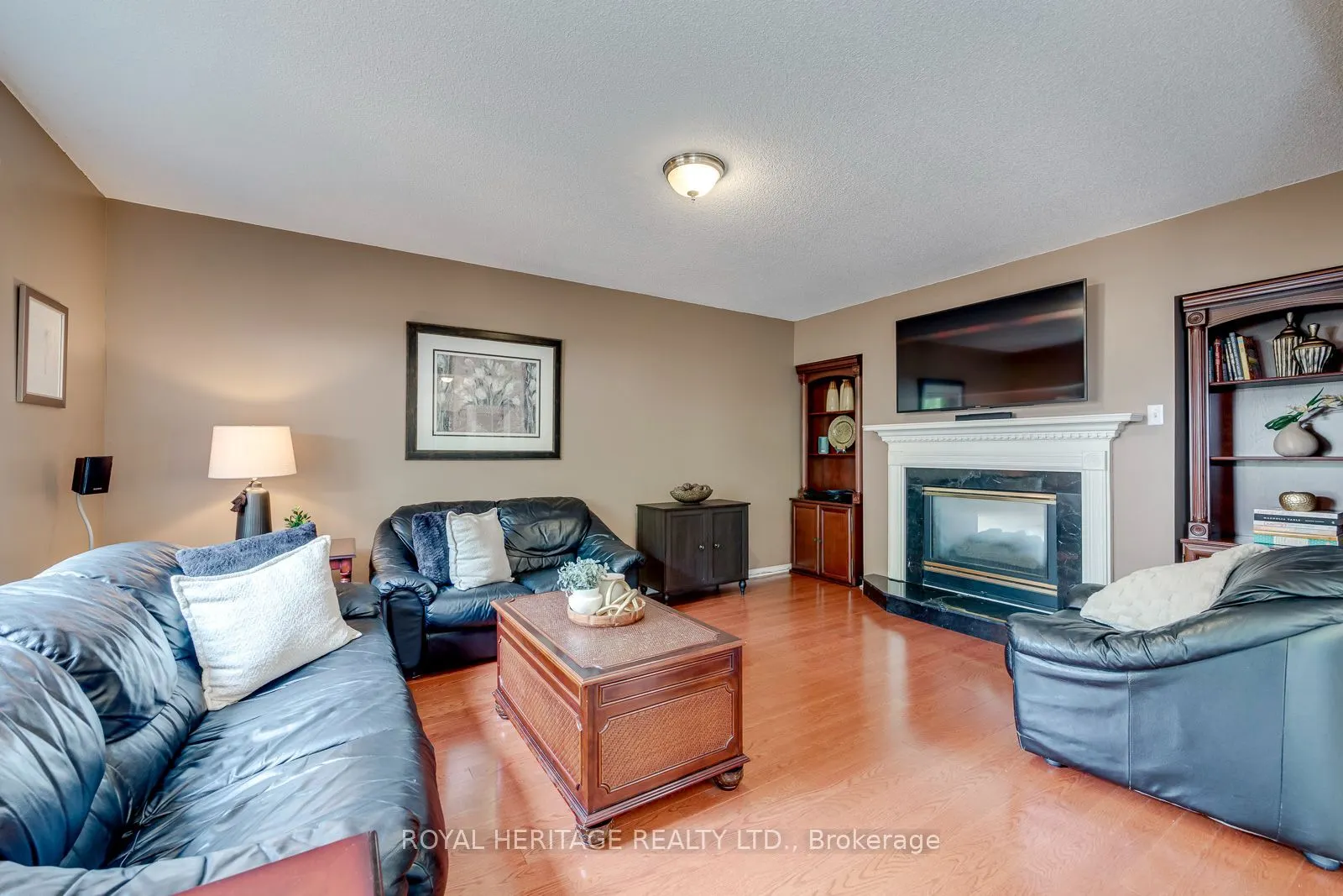 1451 Ravensmoor Crescent