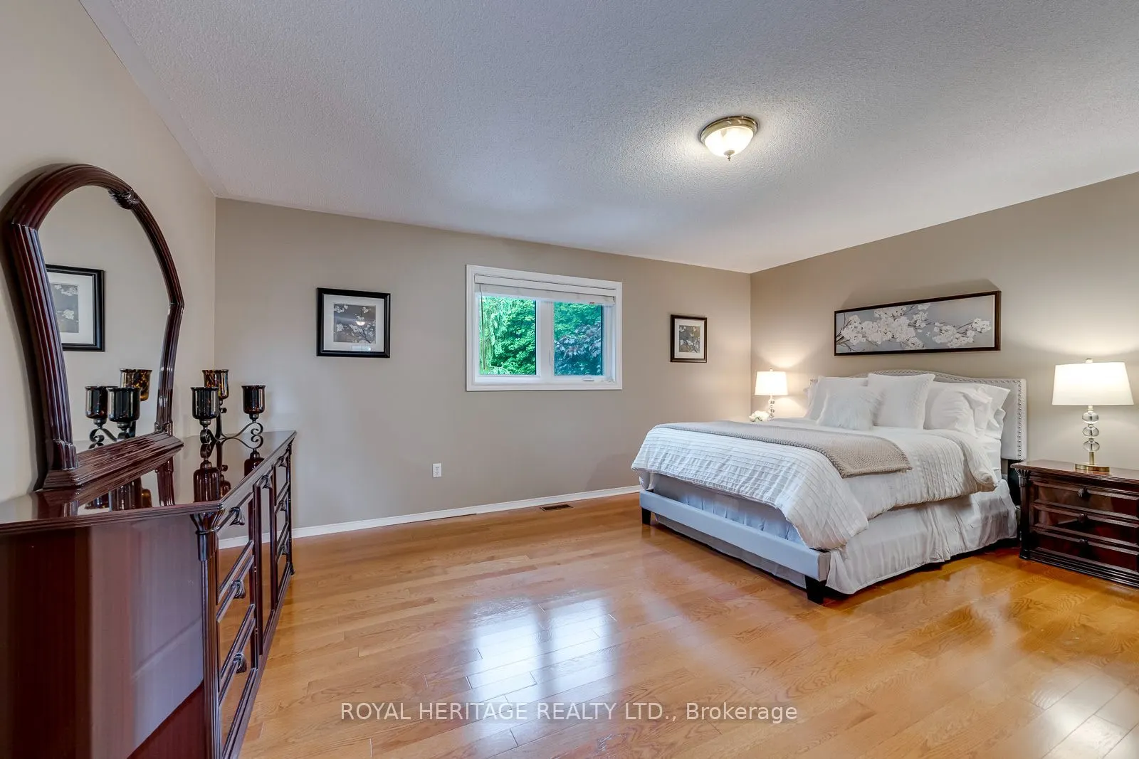 1451 Ravensmoor Crescent