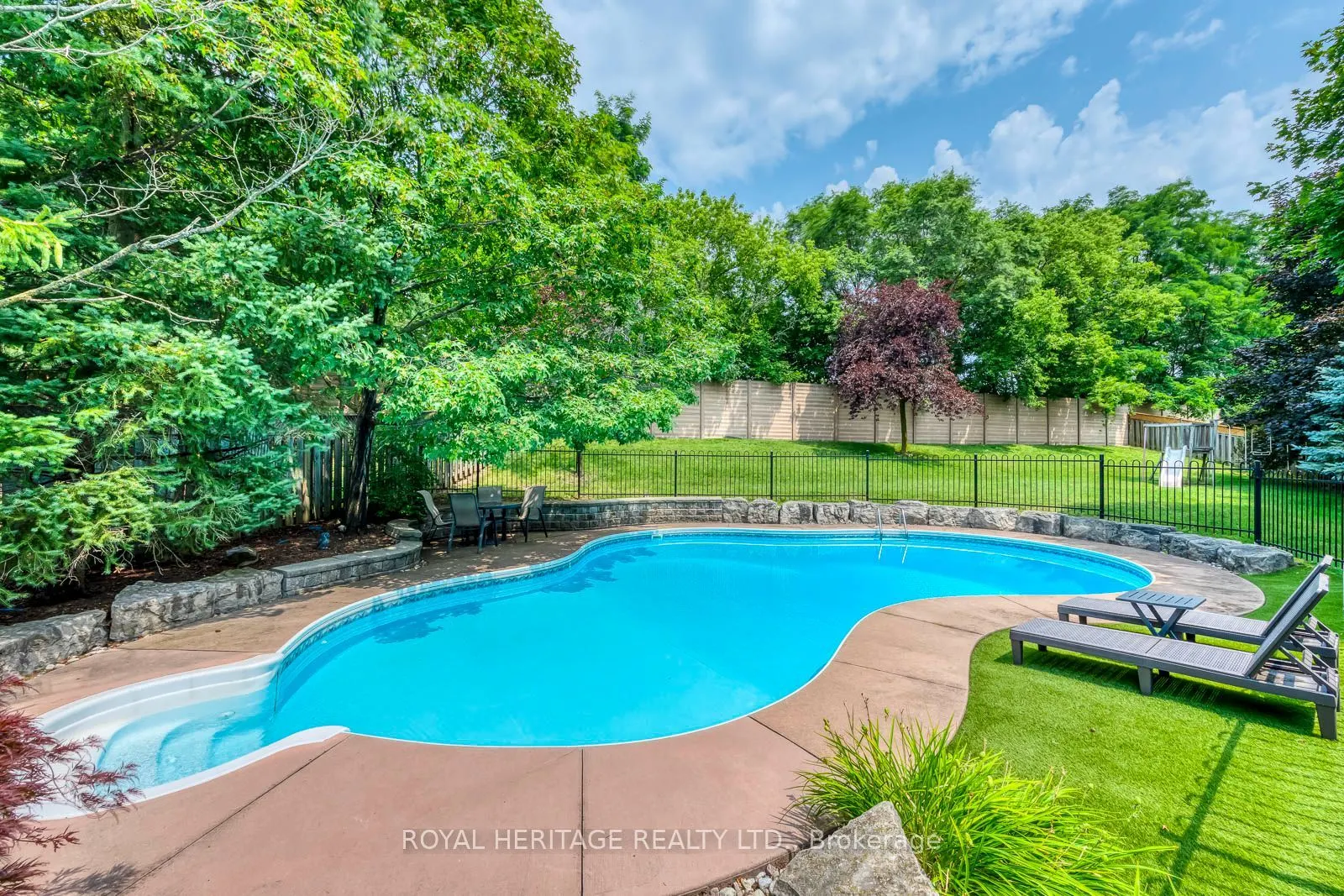 1451 Ravensmoor Crescent