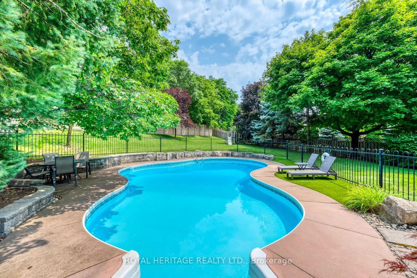 1451 Ravensmoor Crescent
