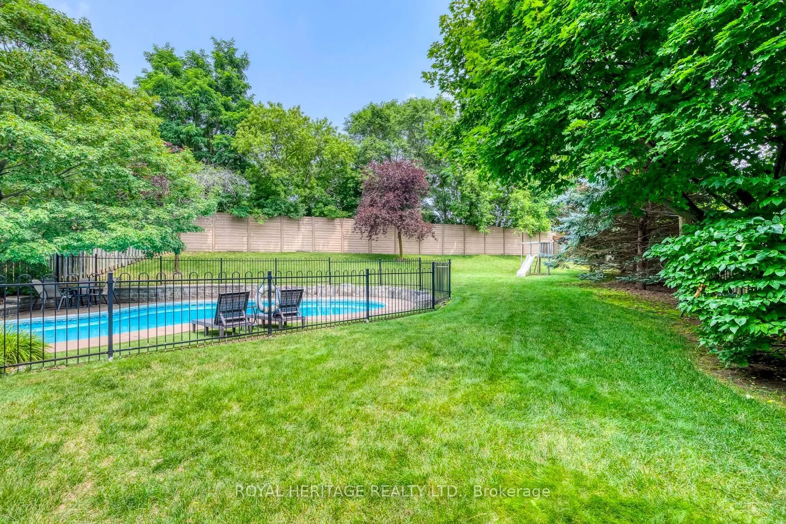 1451 Ravensmoor Crescent