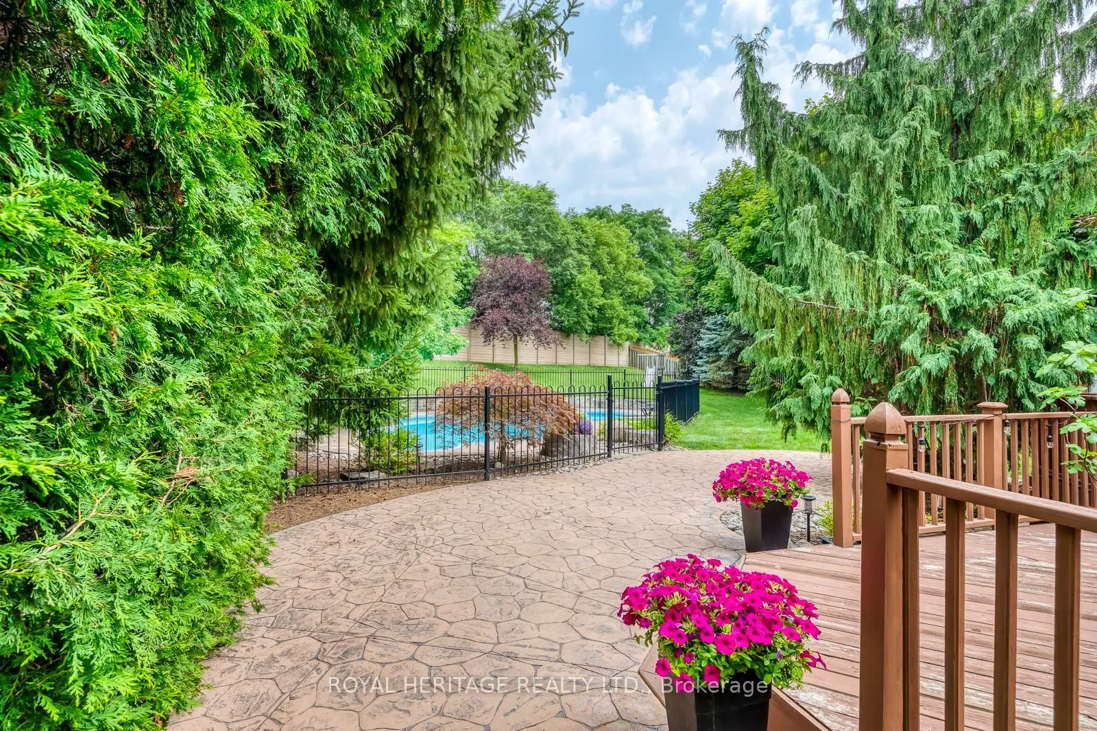 1451 Ravensmoor Crescent