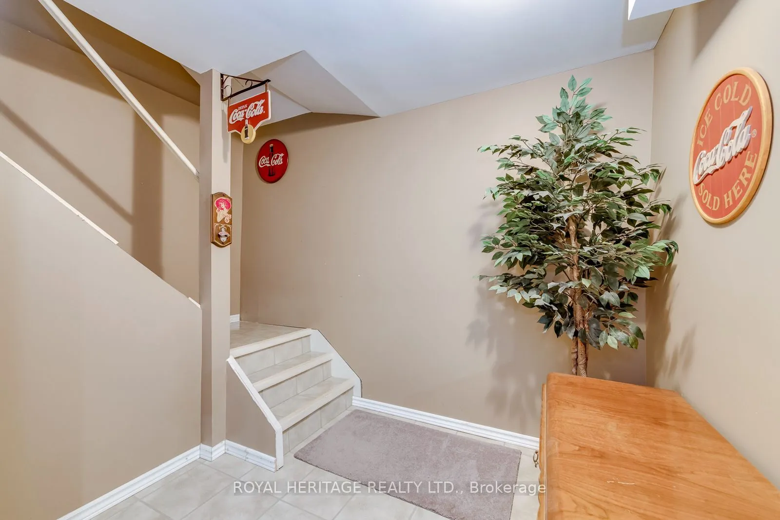 1451 Ravensmoor Crescent