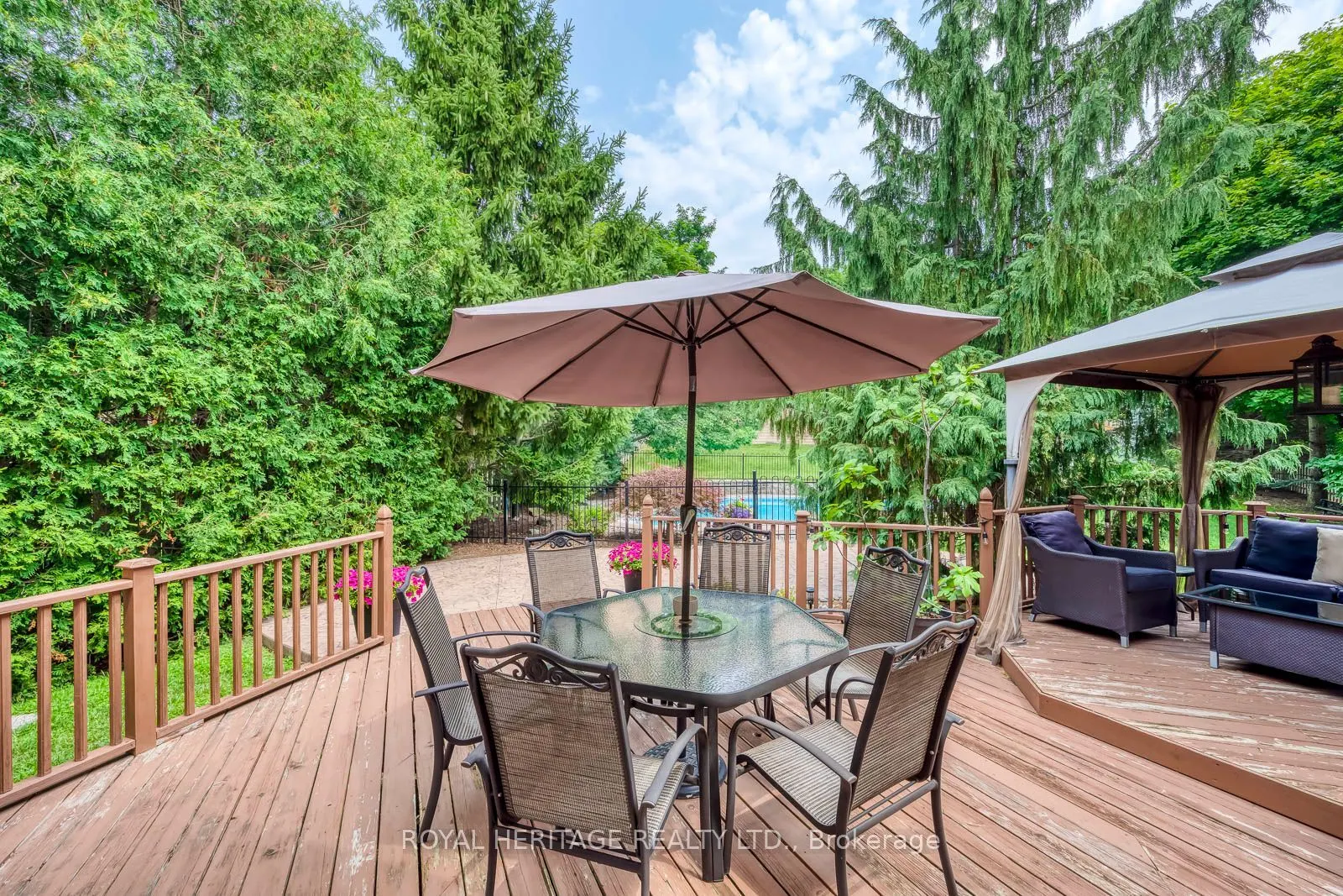 1451 Ravensmoor Crescent