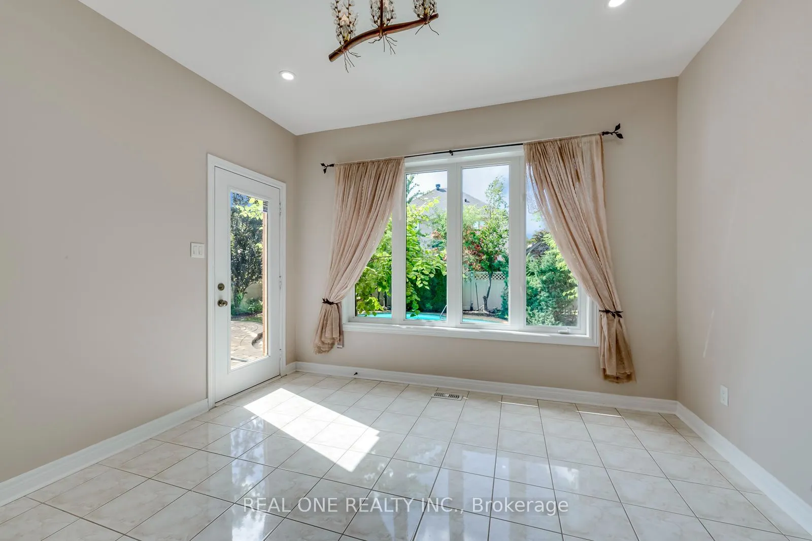1387 Ferncrest Road
