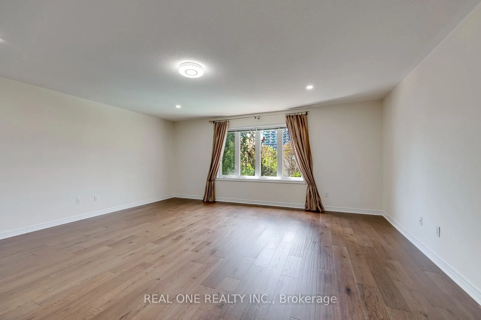1387 Ferncrest Road