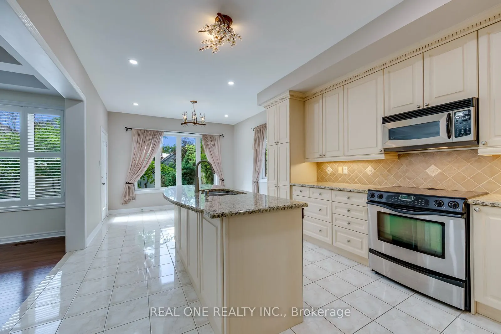 1387 Ferncrest Road