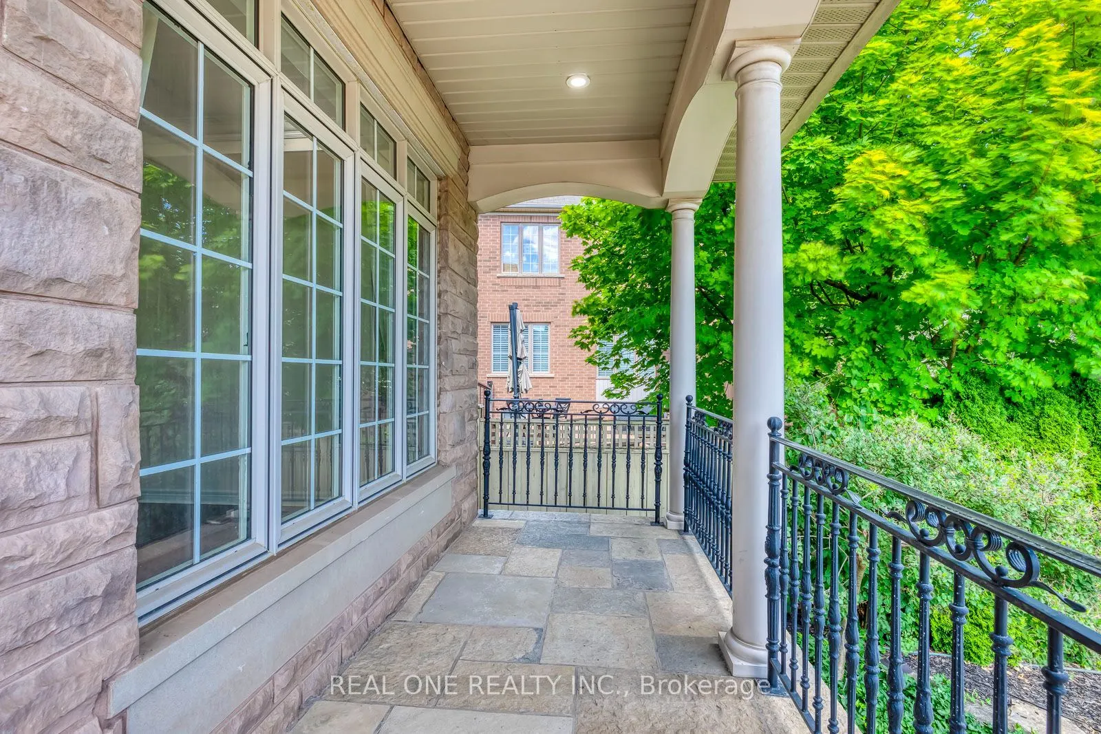 1387 Ferncrest Road