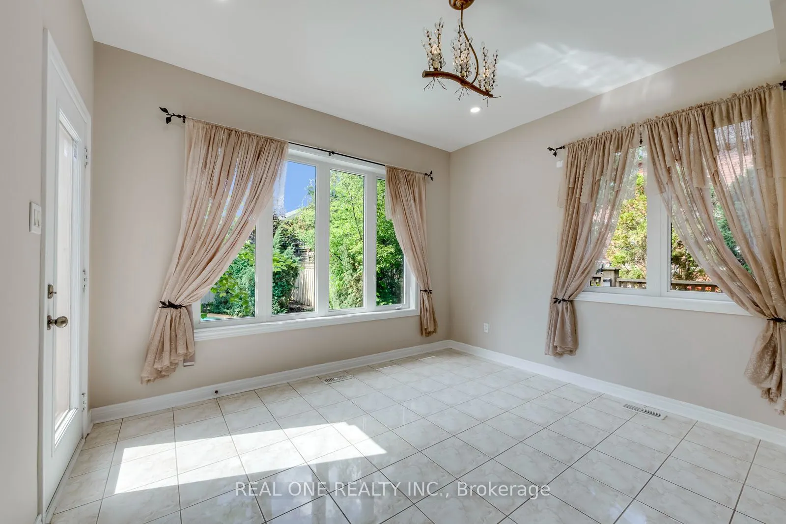 1387 Ferncrest Road