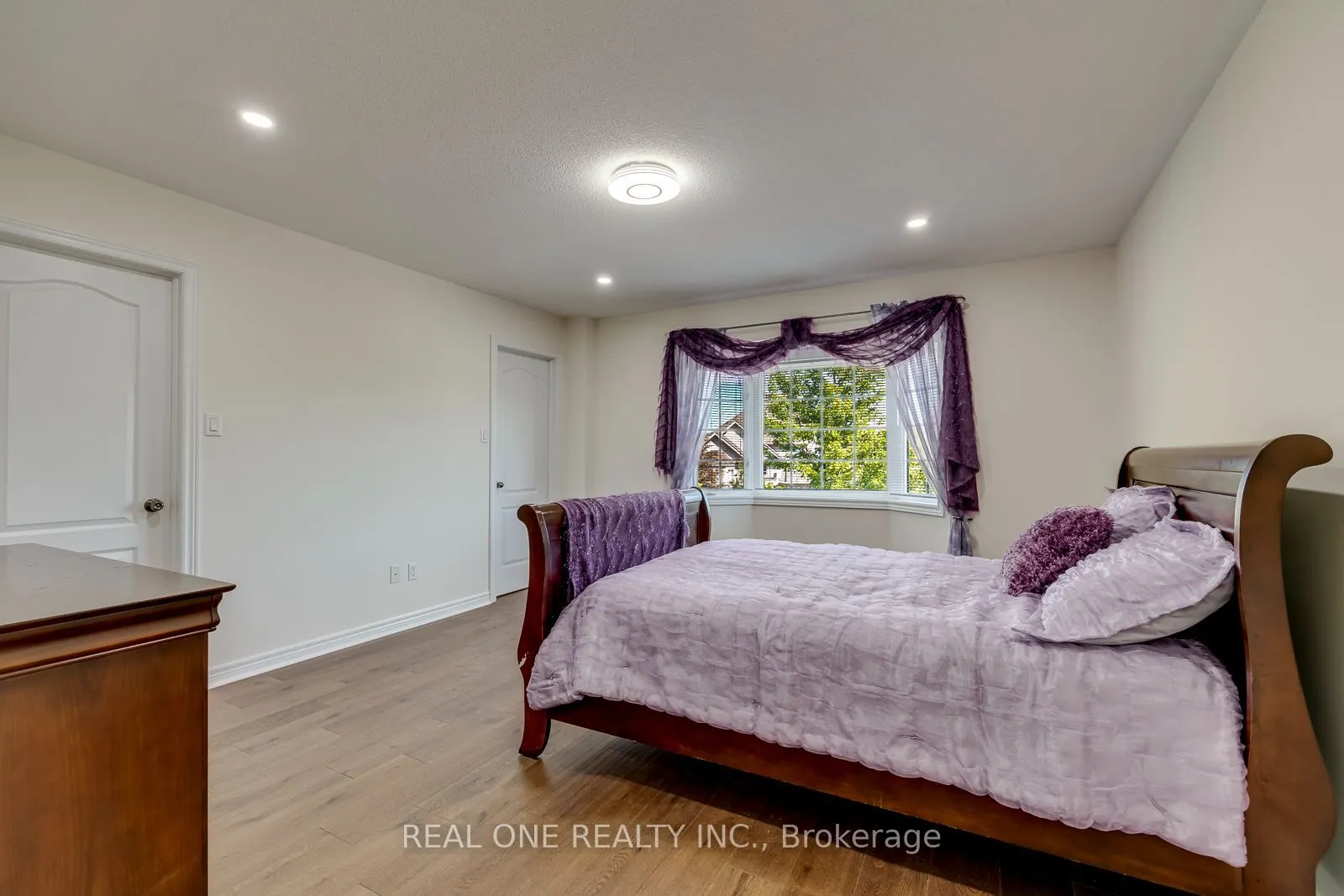 1387 Ferncrest Road