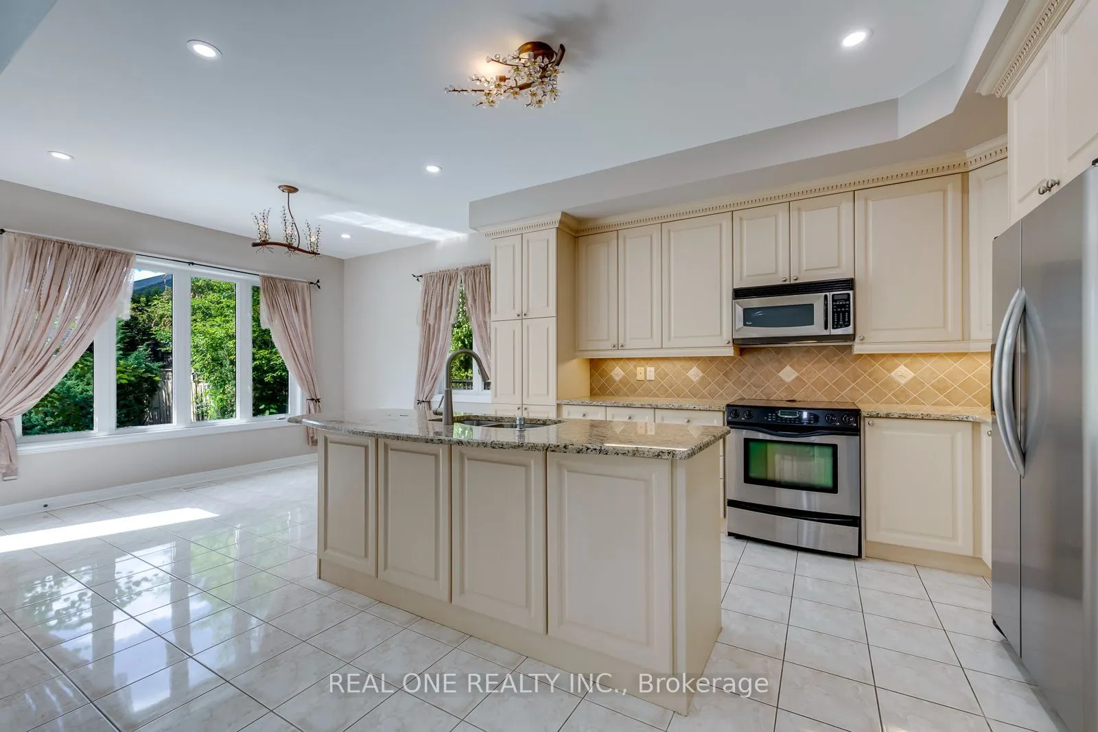 1387 Ferncrest Road