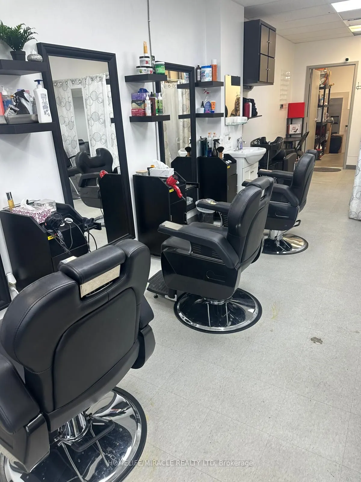 32 Dundas Street E #2