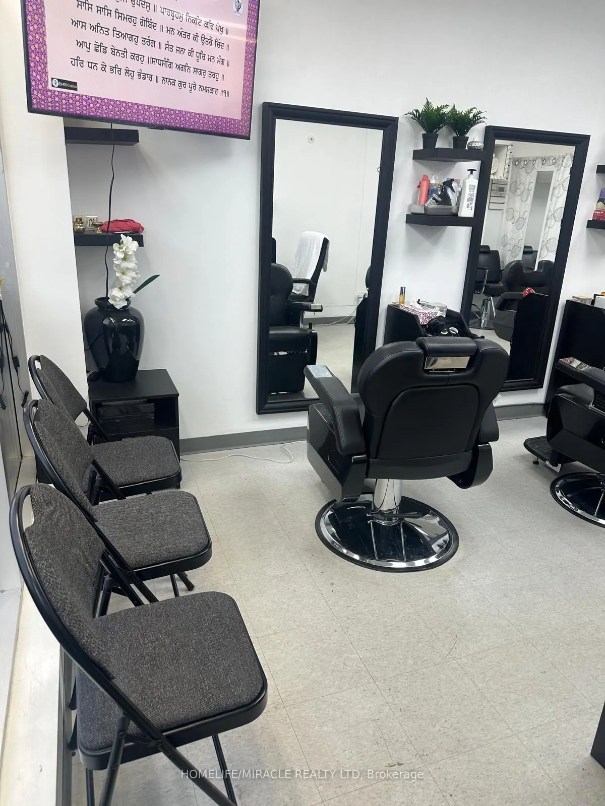 32 Dundas Street E #2