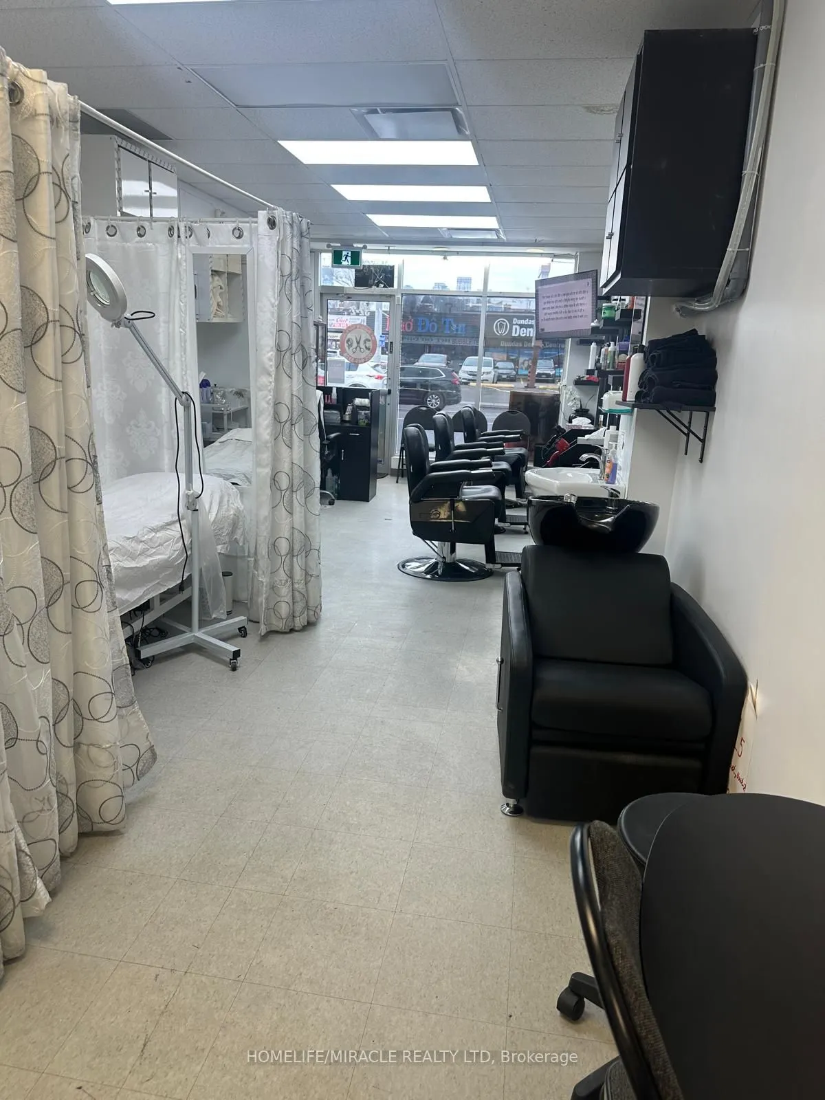 32 Dundas Street E #2
