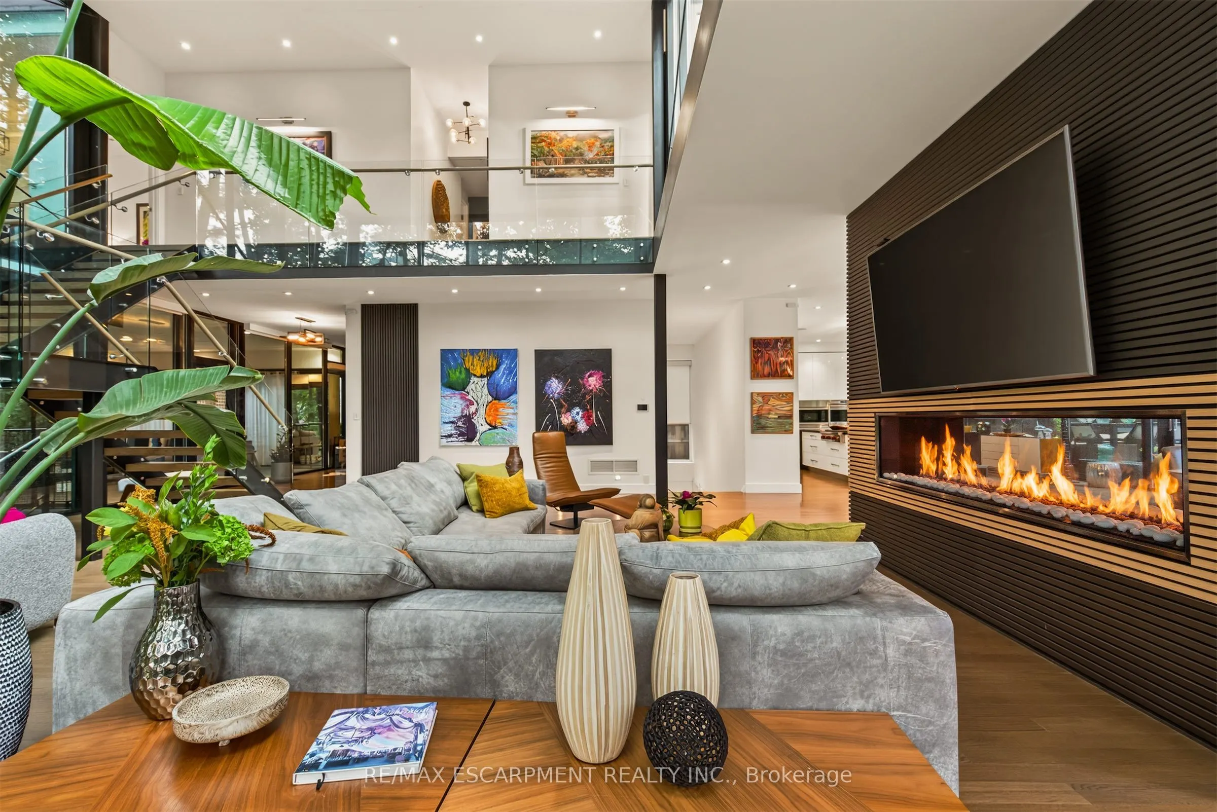 54 RAYMAR Place