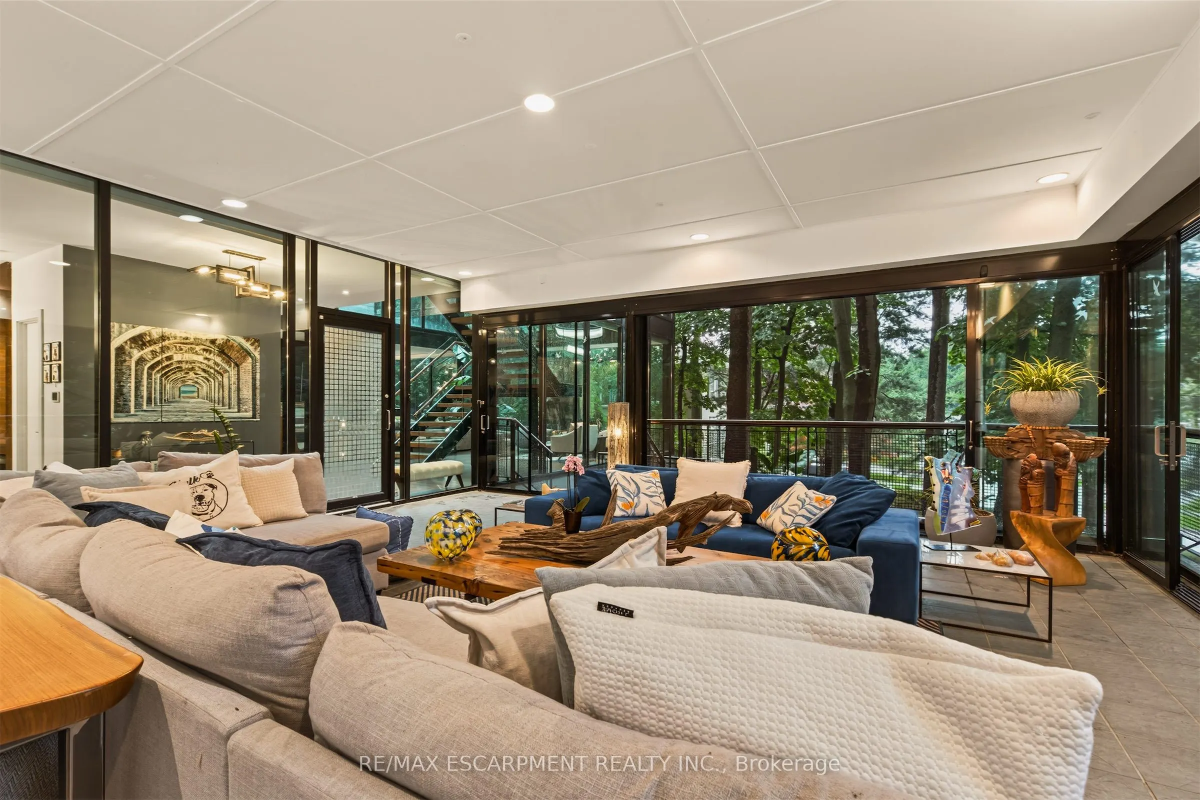 54 RAYMAR Place