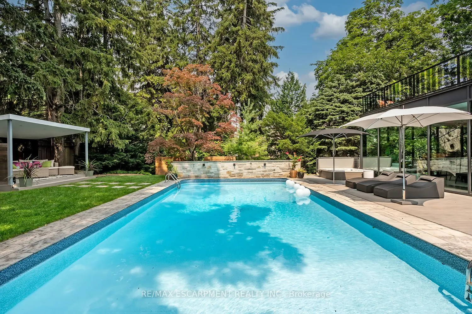 54 RAYMAR Place