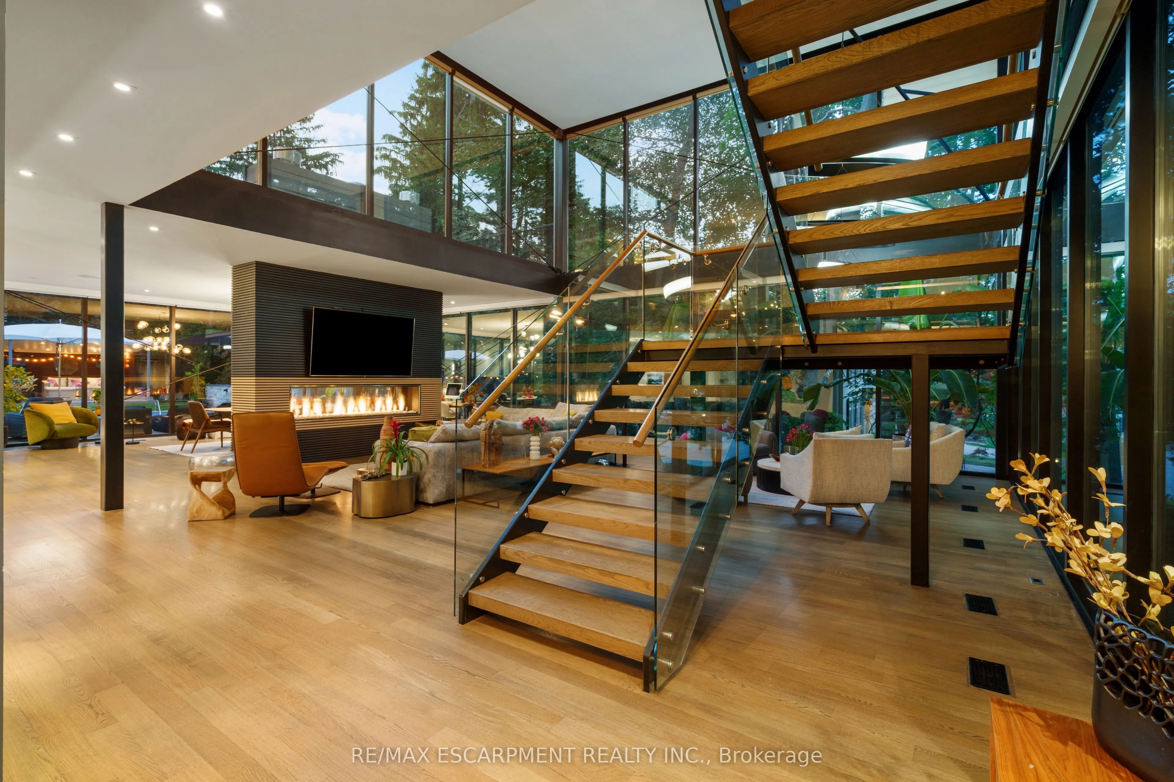 54 RAYMAR Place