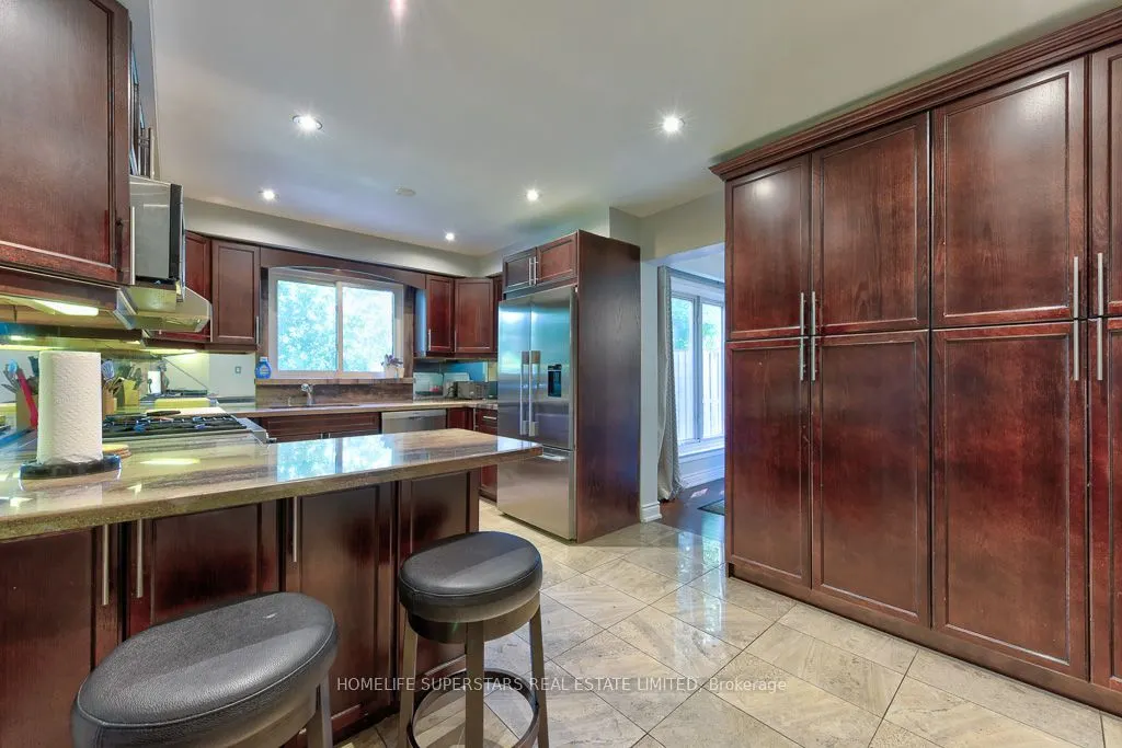 868 Kowal Drive