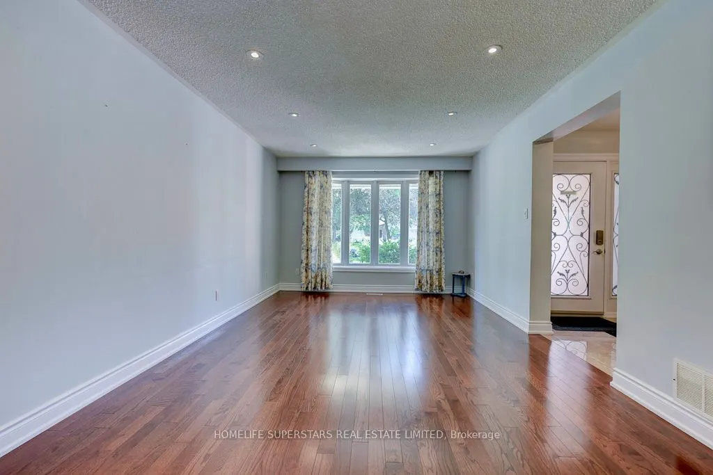 868 Kowal Drive