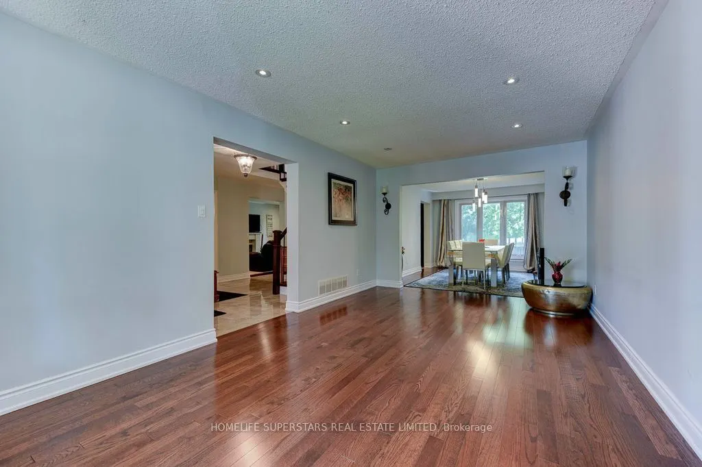 868 Kowal Drive
