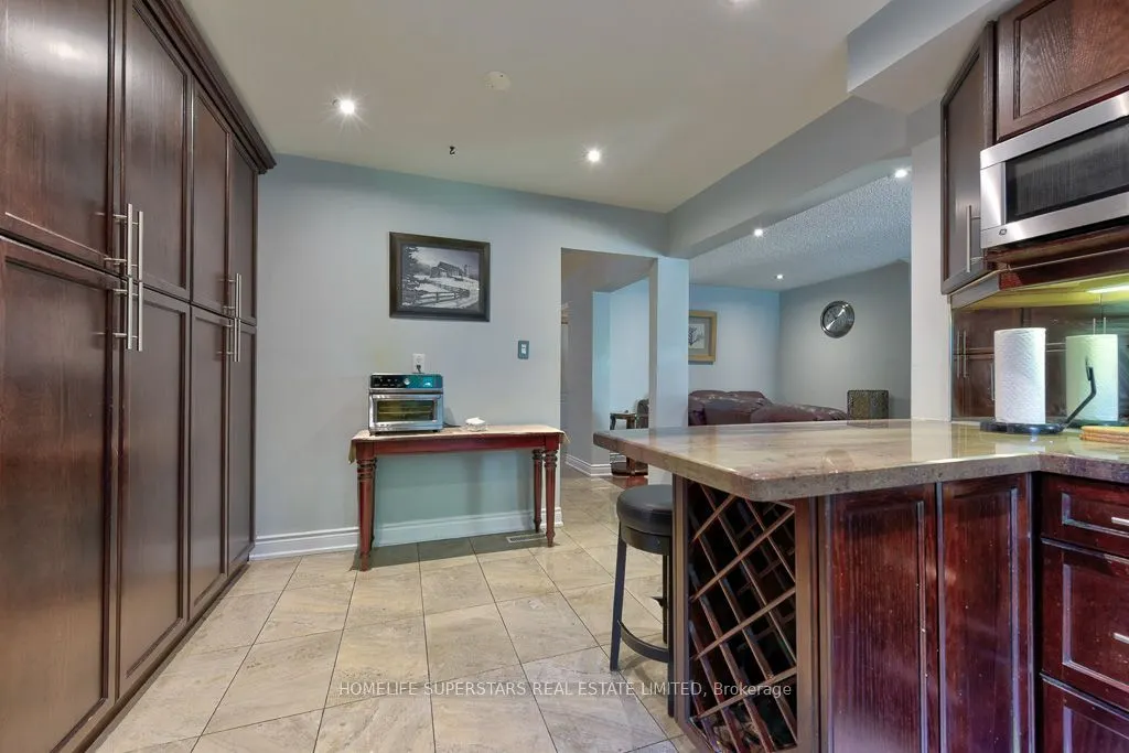 868 Kowal Drive