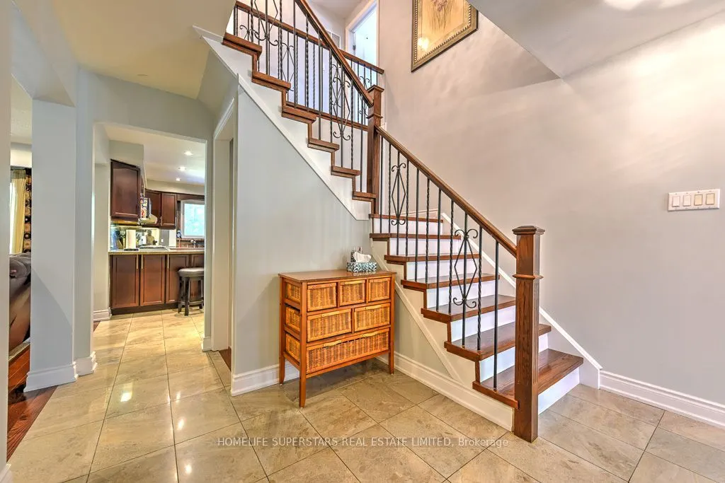 868 Kowal Drive