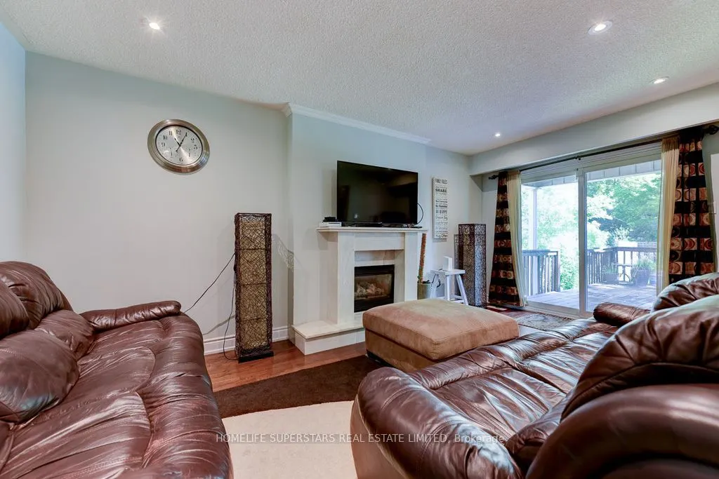 868 Kowal Drive