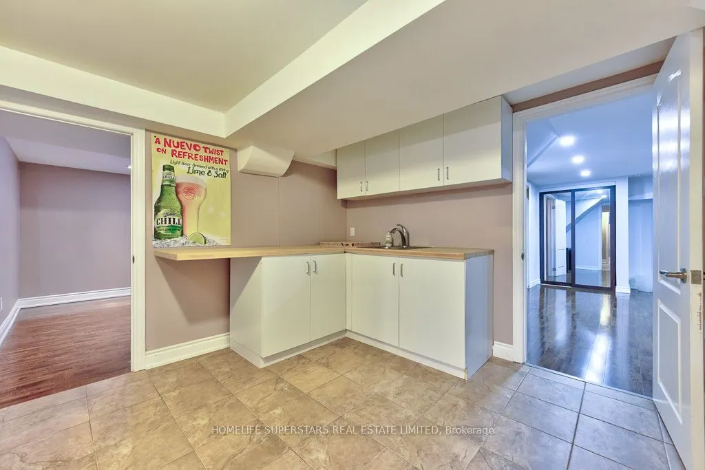 868 Kowal Drive