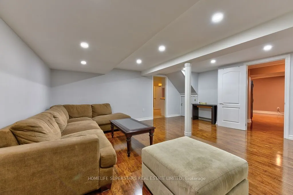 868 Kowal Drive