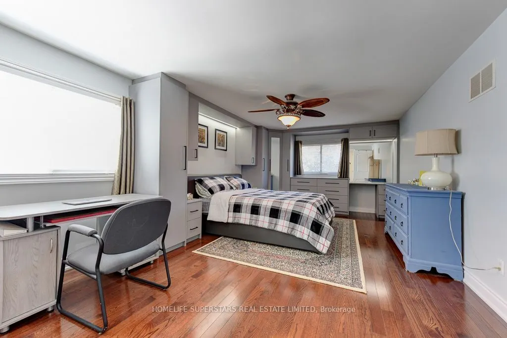 868 Kowal Drive