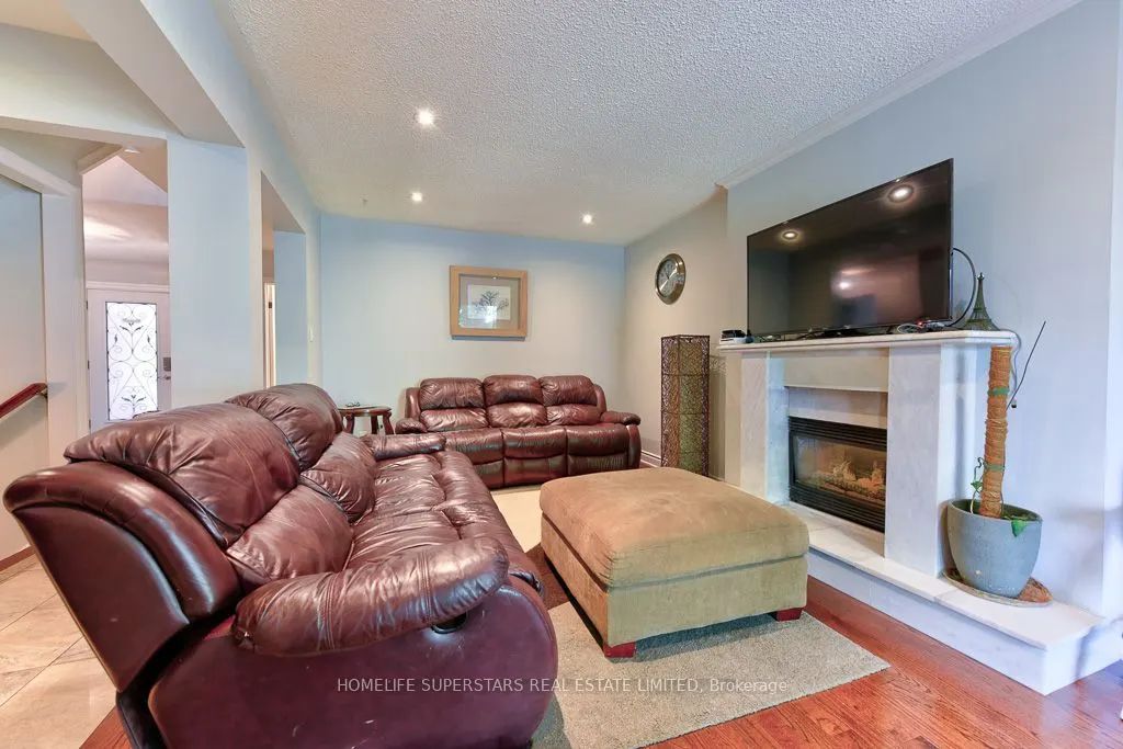 868 Kowal Drive