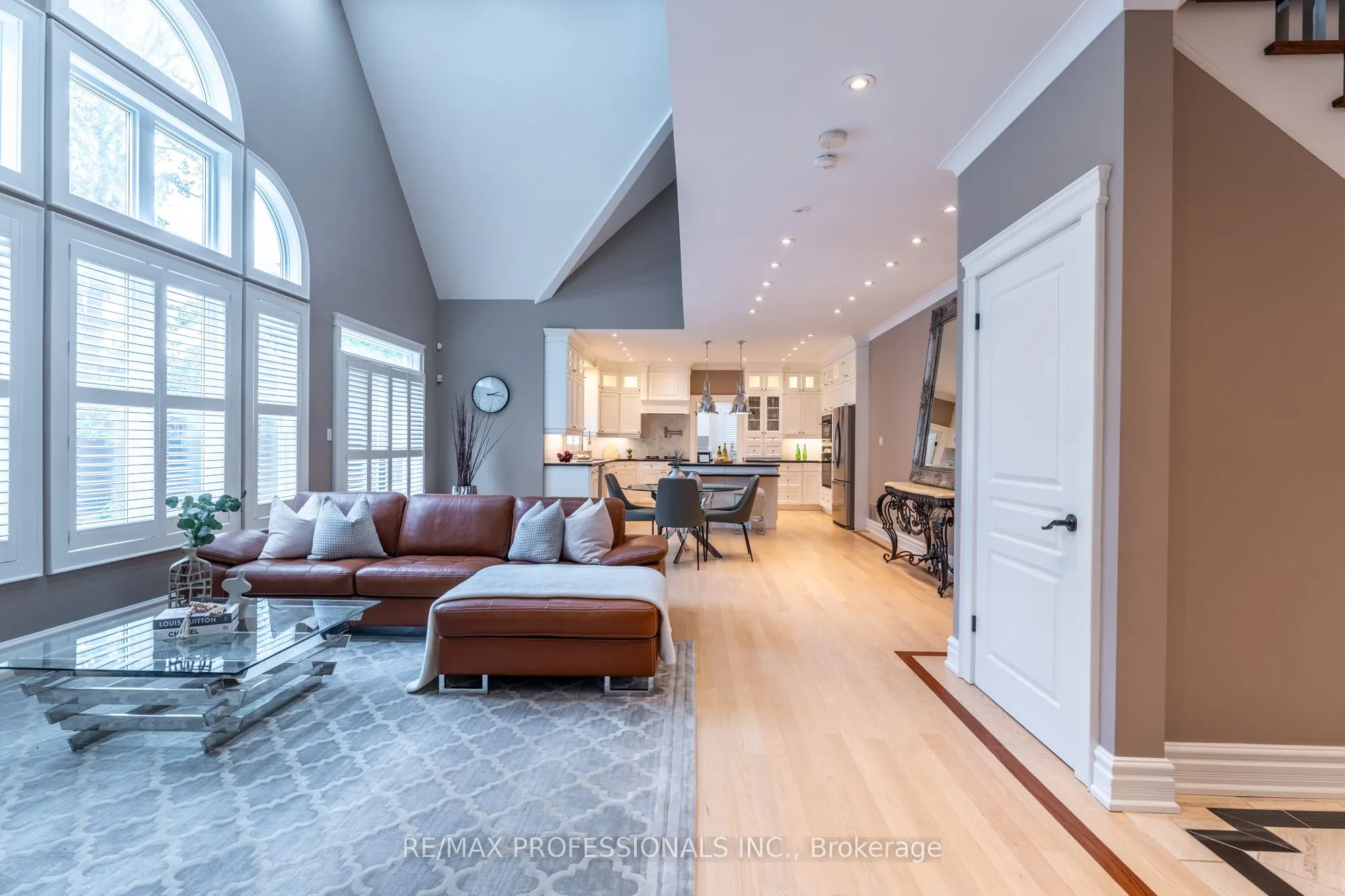 354 Country Club Crescent