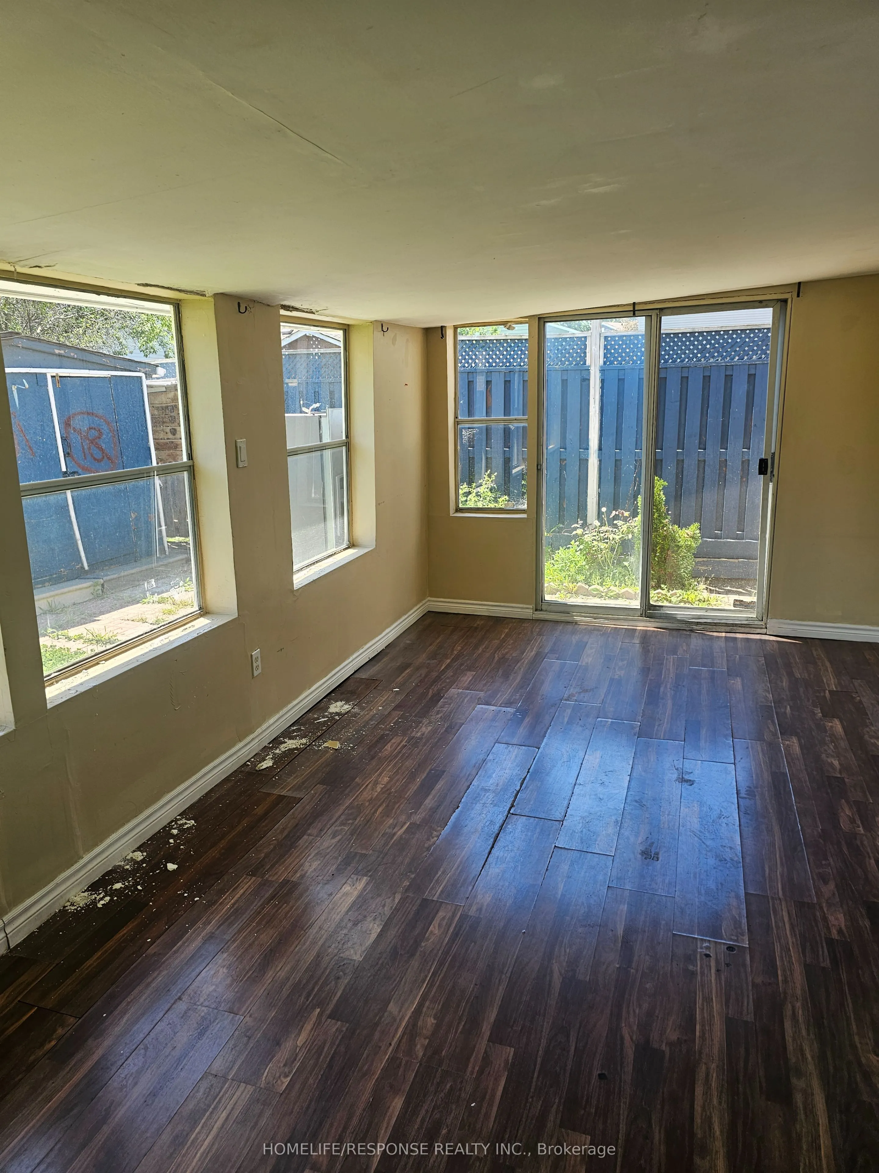 6 GOLD FINCH Court