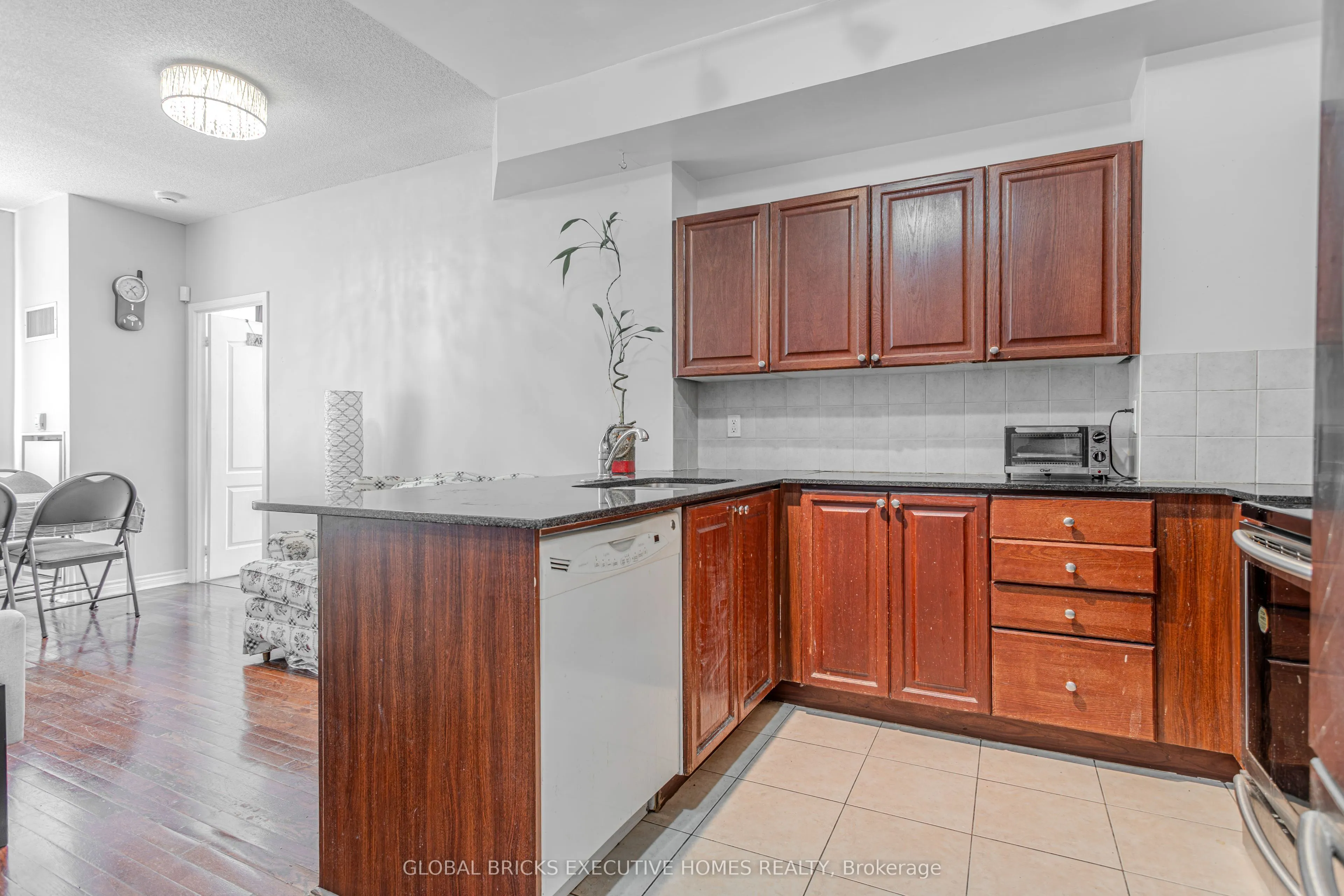 33 Elm Drive W ##202