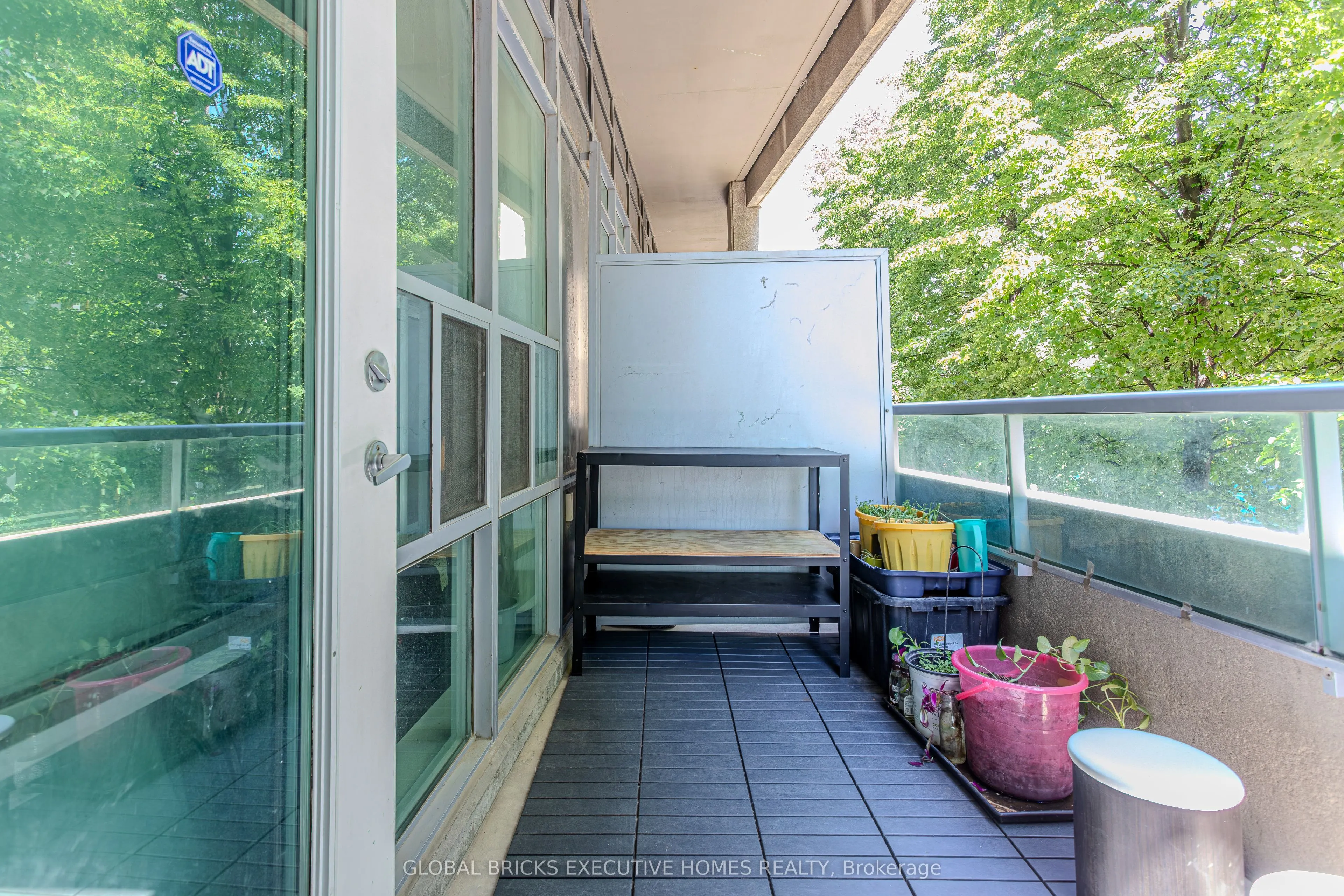 33 Elm Drive W ##202