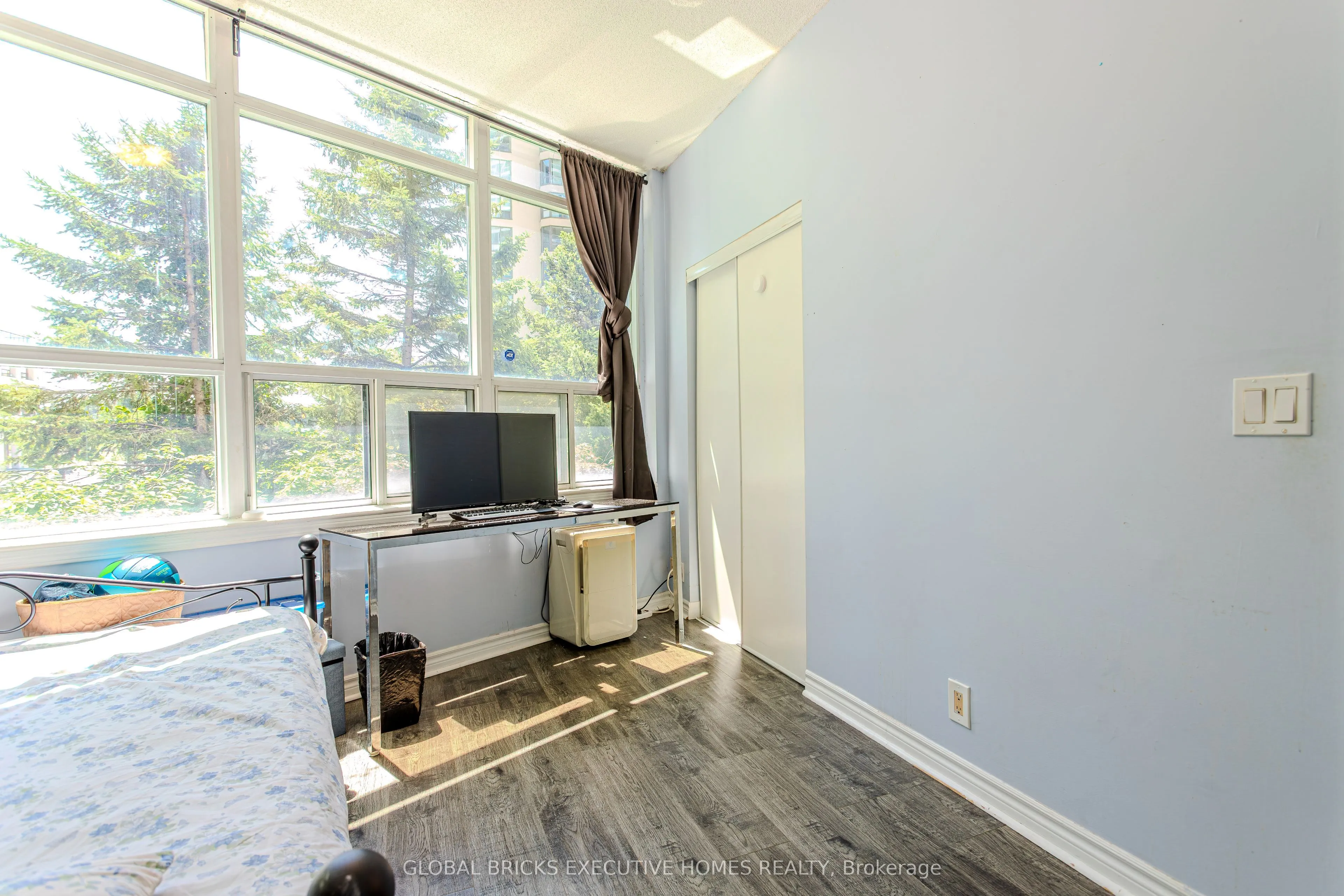 33 Elm Drive W ##202
