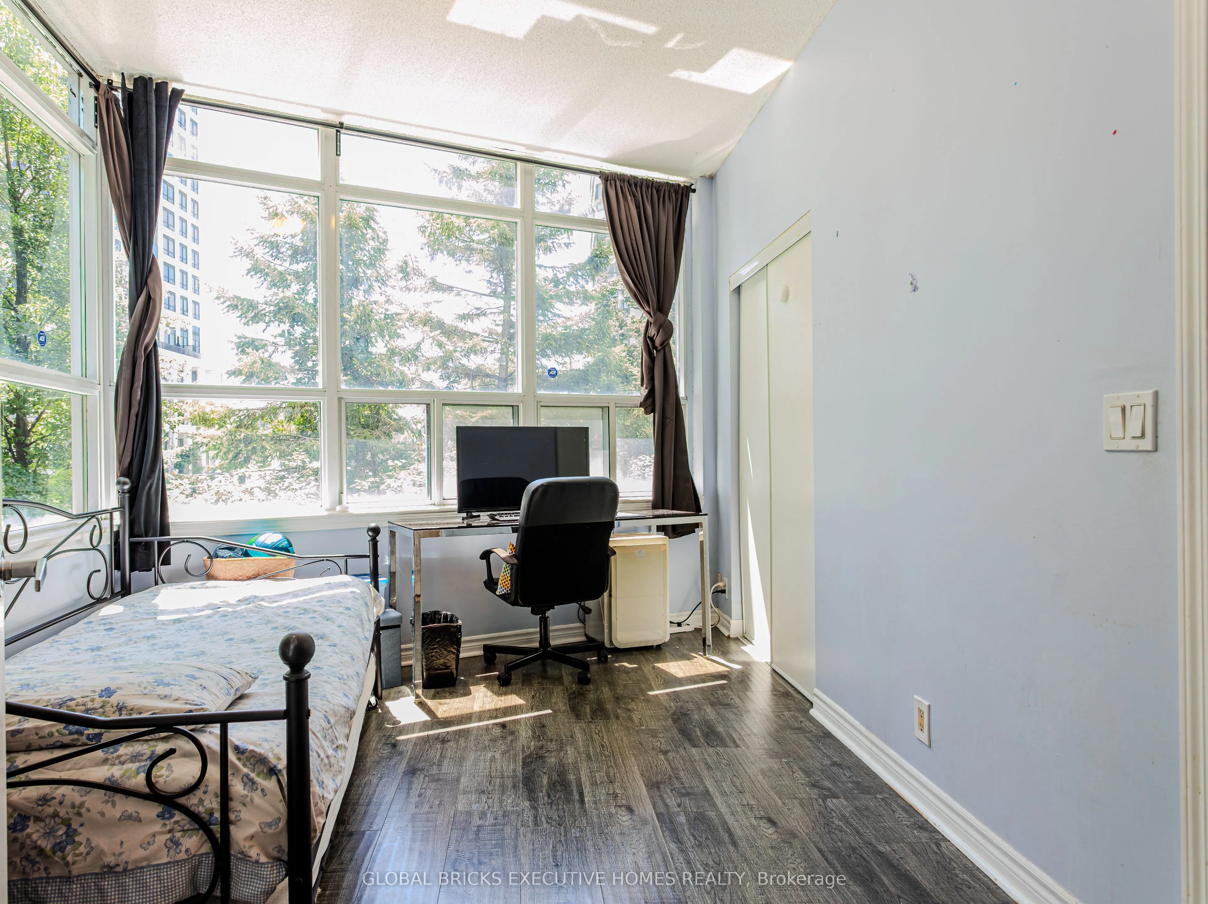 33 Elm Drive W ##202