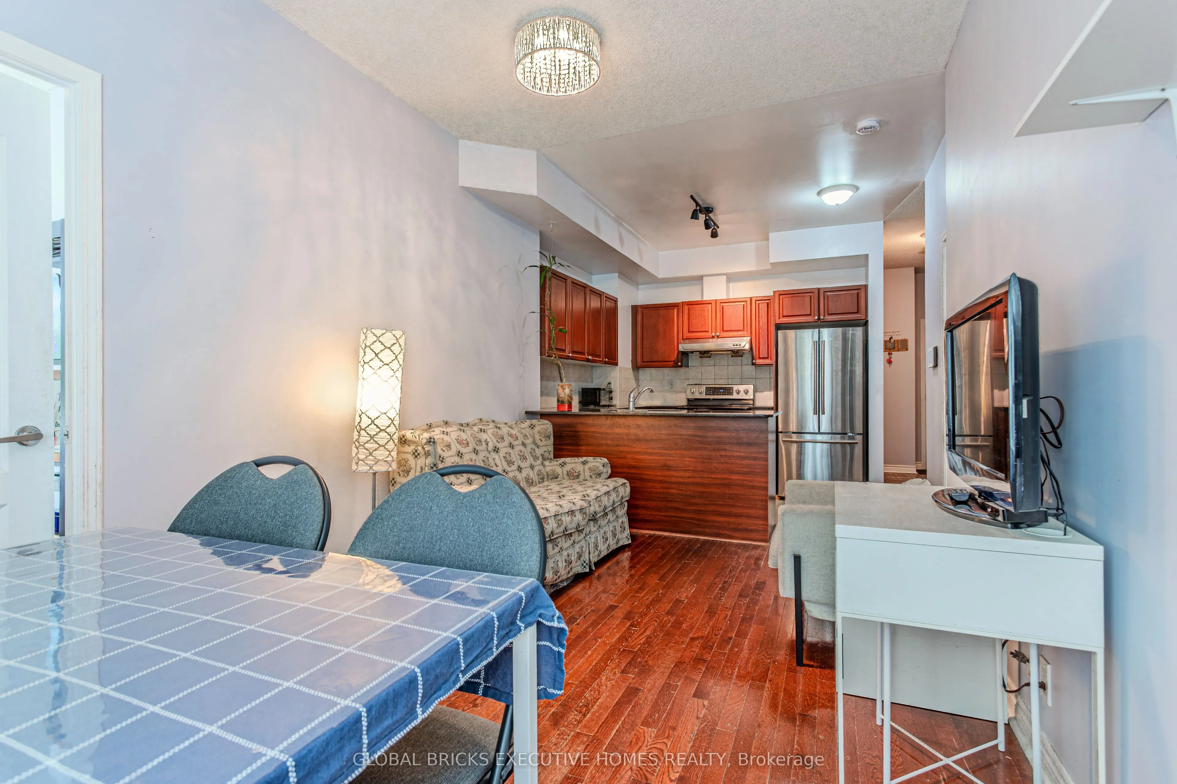 33 Elm Drive W ##202