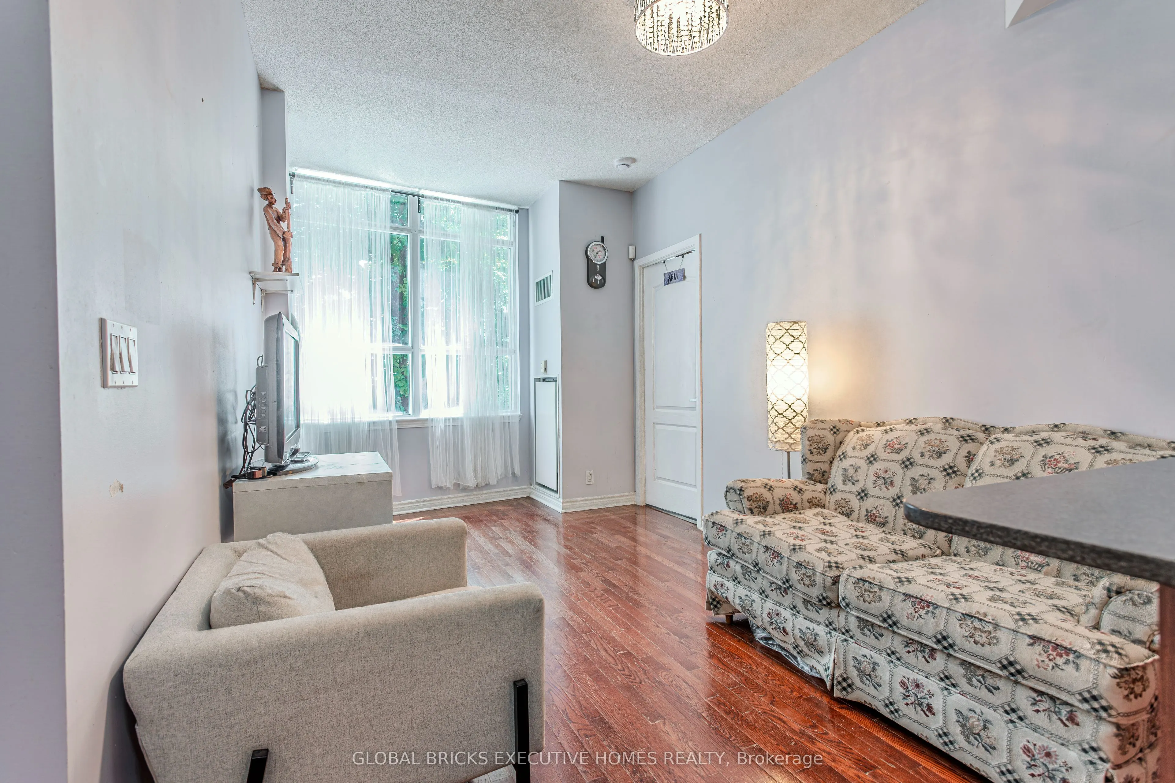33 Elm Drive W ##202