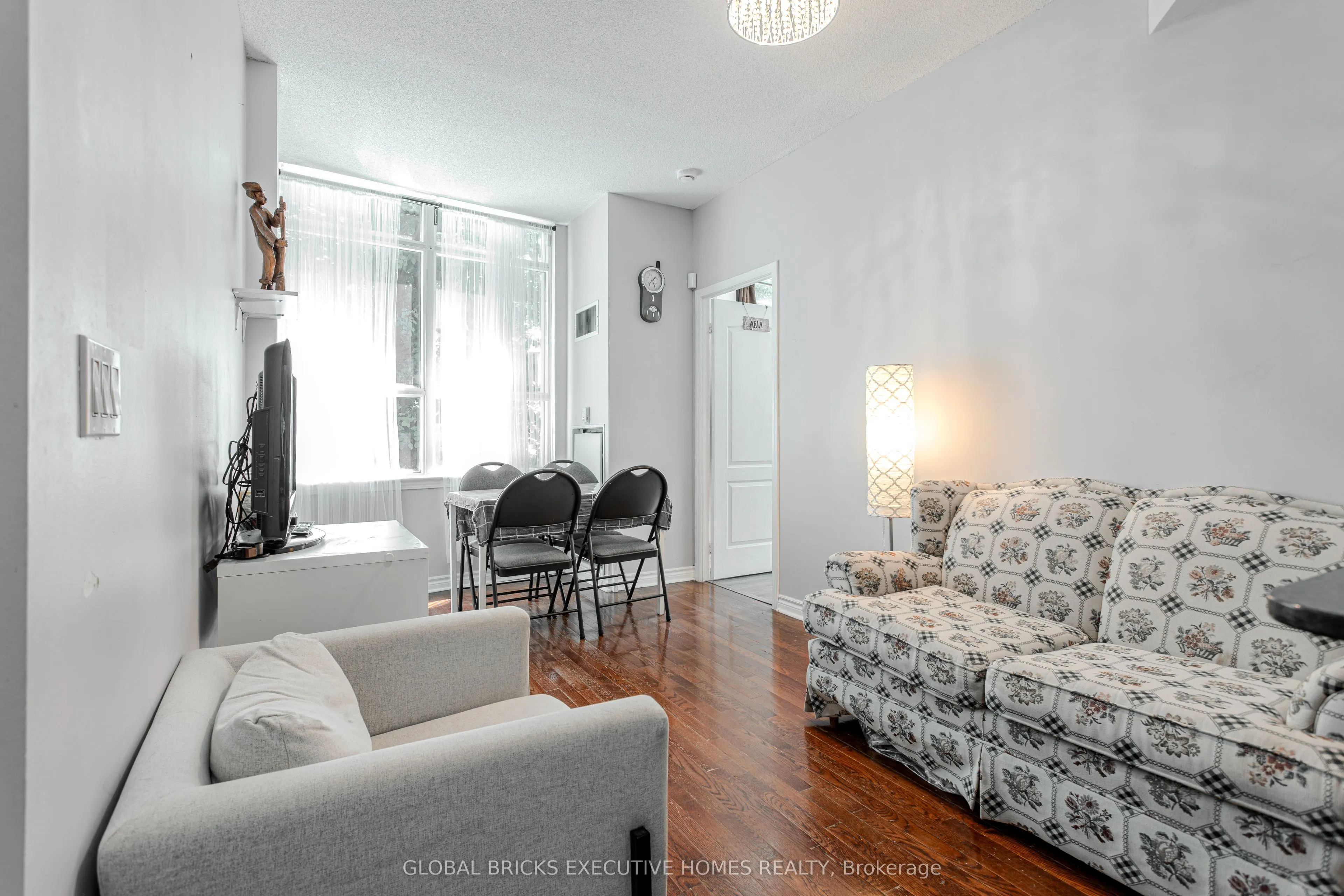 33 Elm Drive W ##202