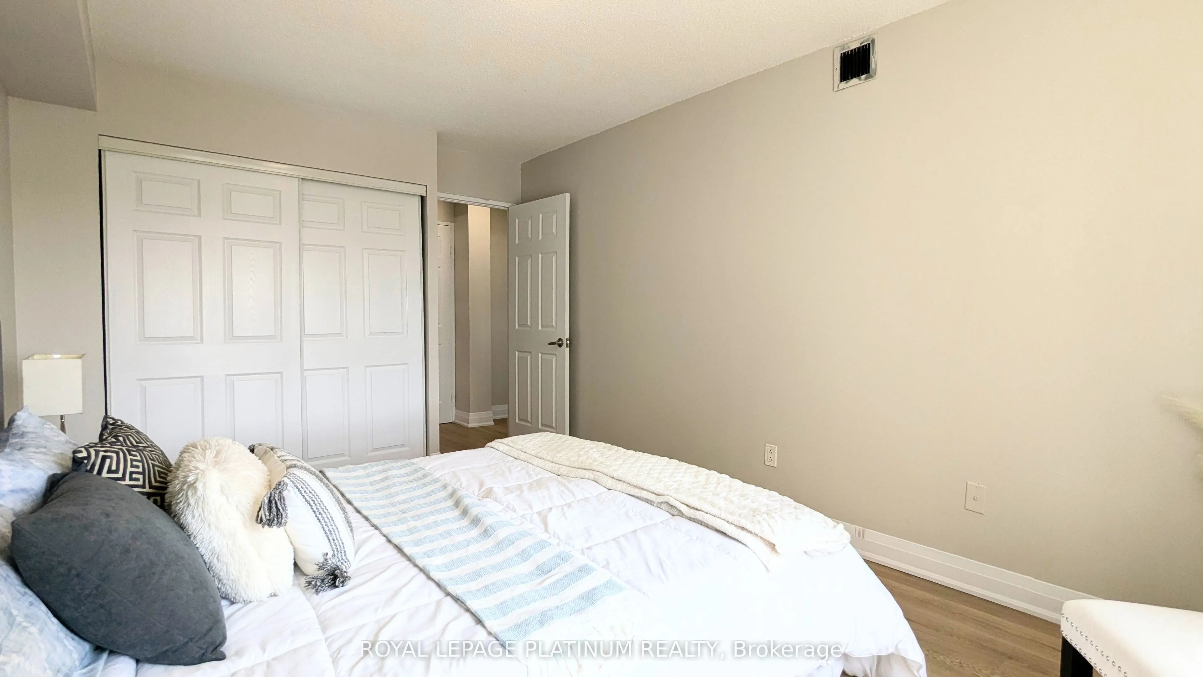 3559 Eglinton Avenue W #704
