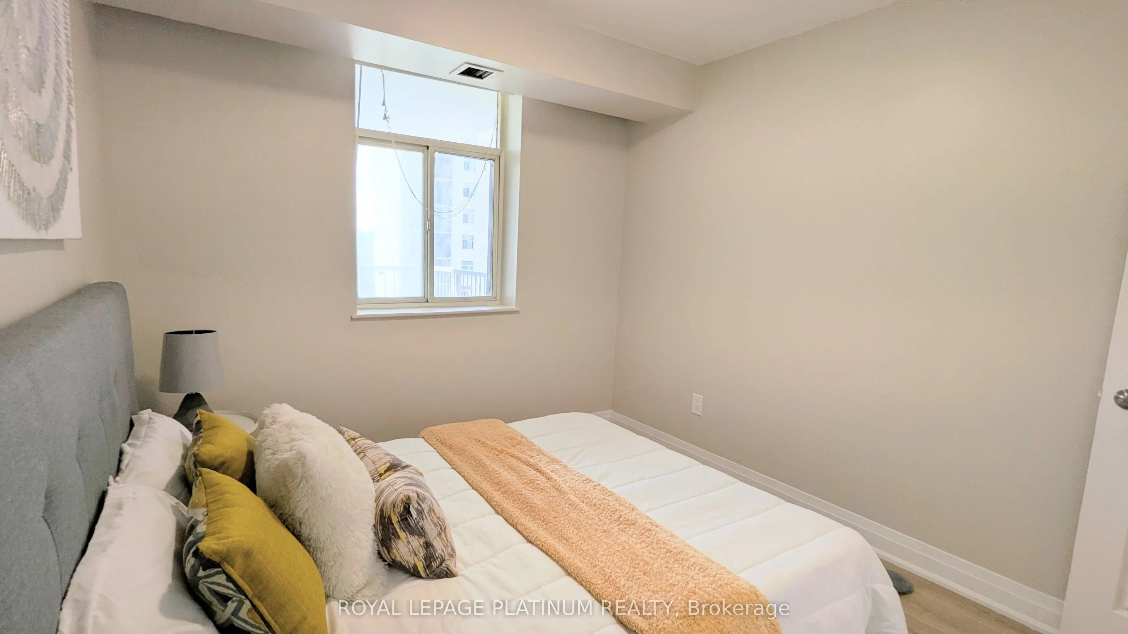 3559 Eglinton Avenue W #704