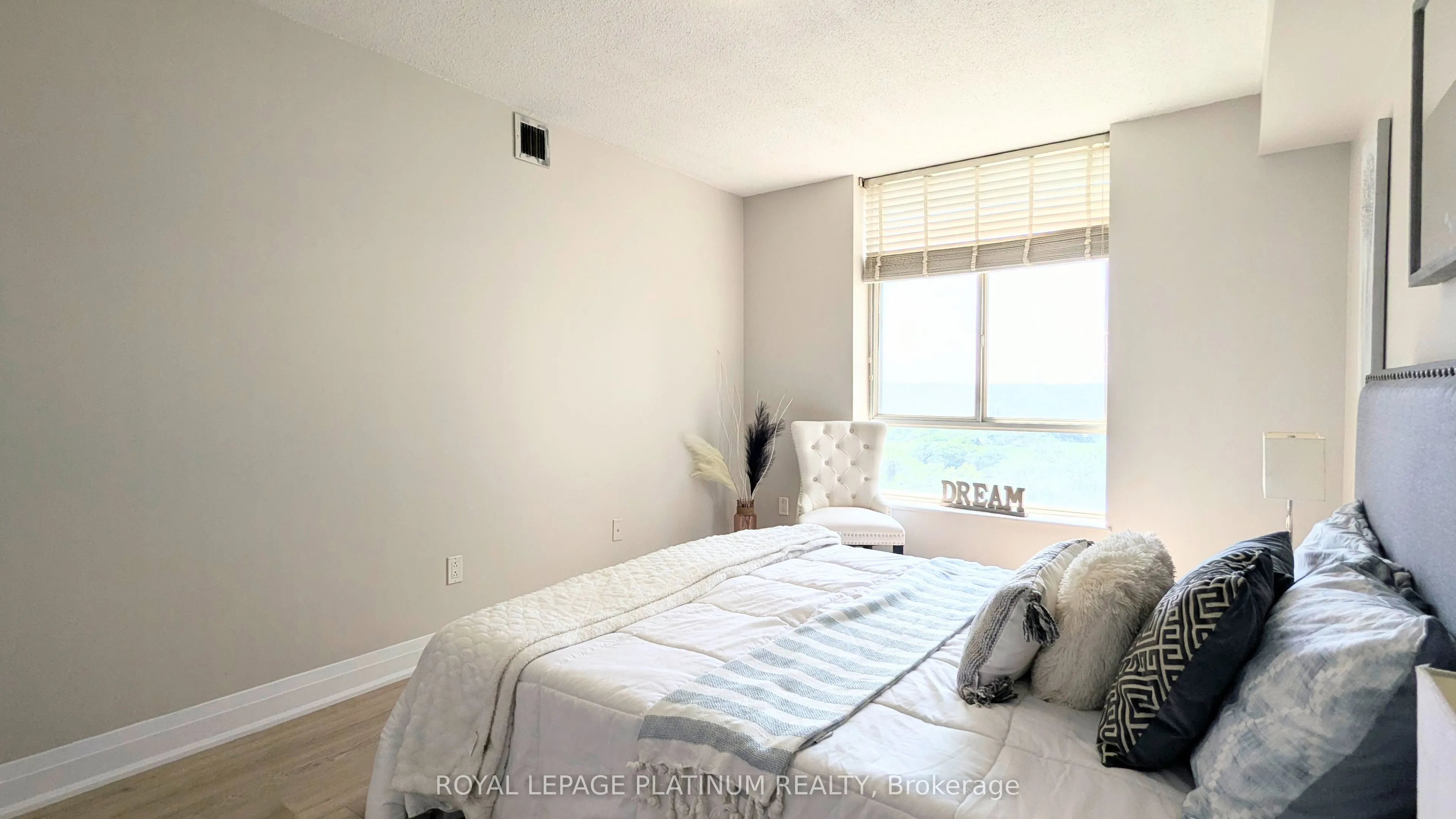 3559 Eglinton Avenue W #704