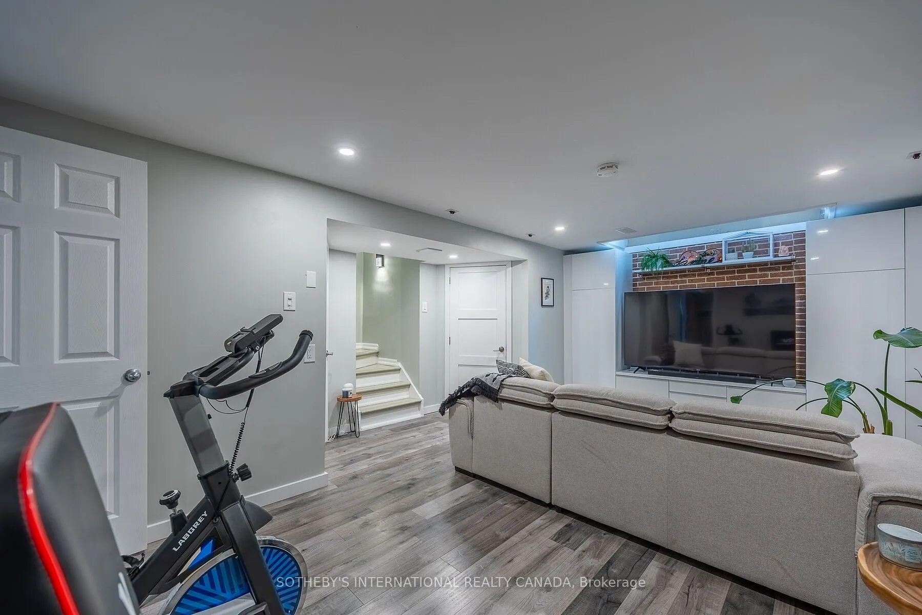 5475 Lakeshore Road #113