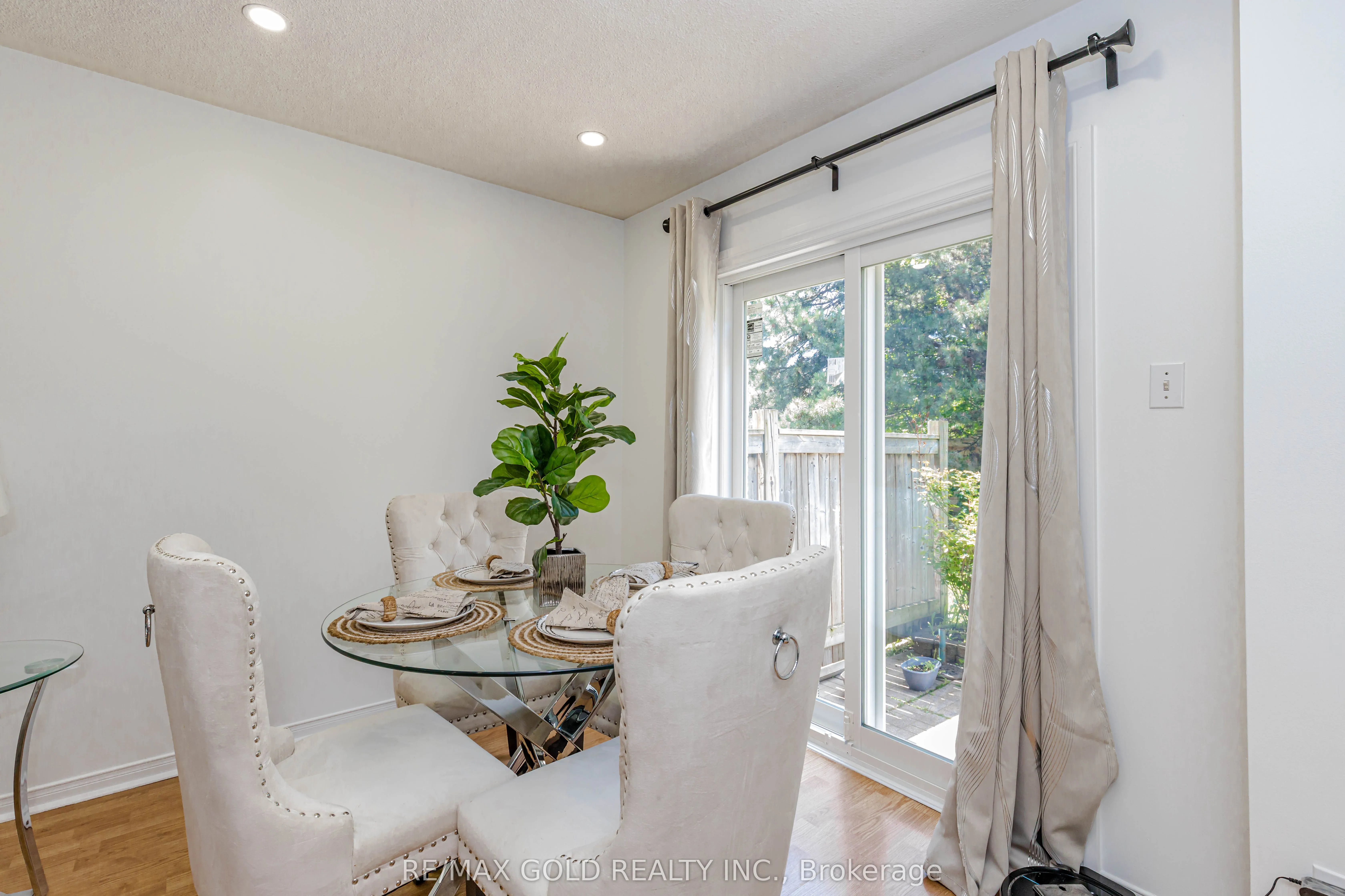 52 Wickstead Court #26