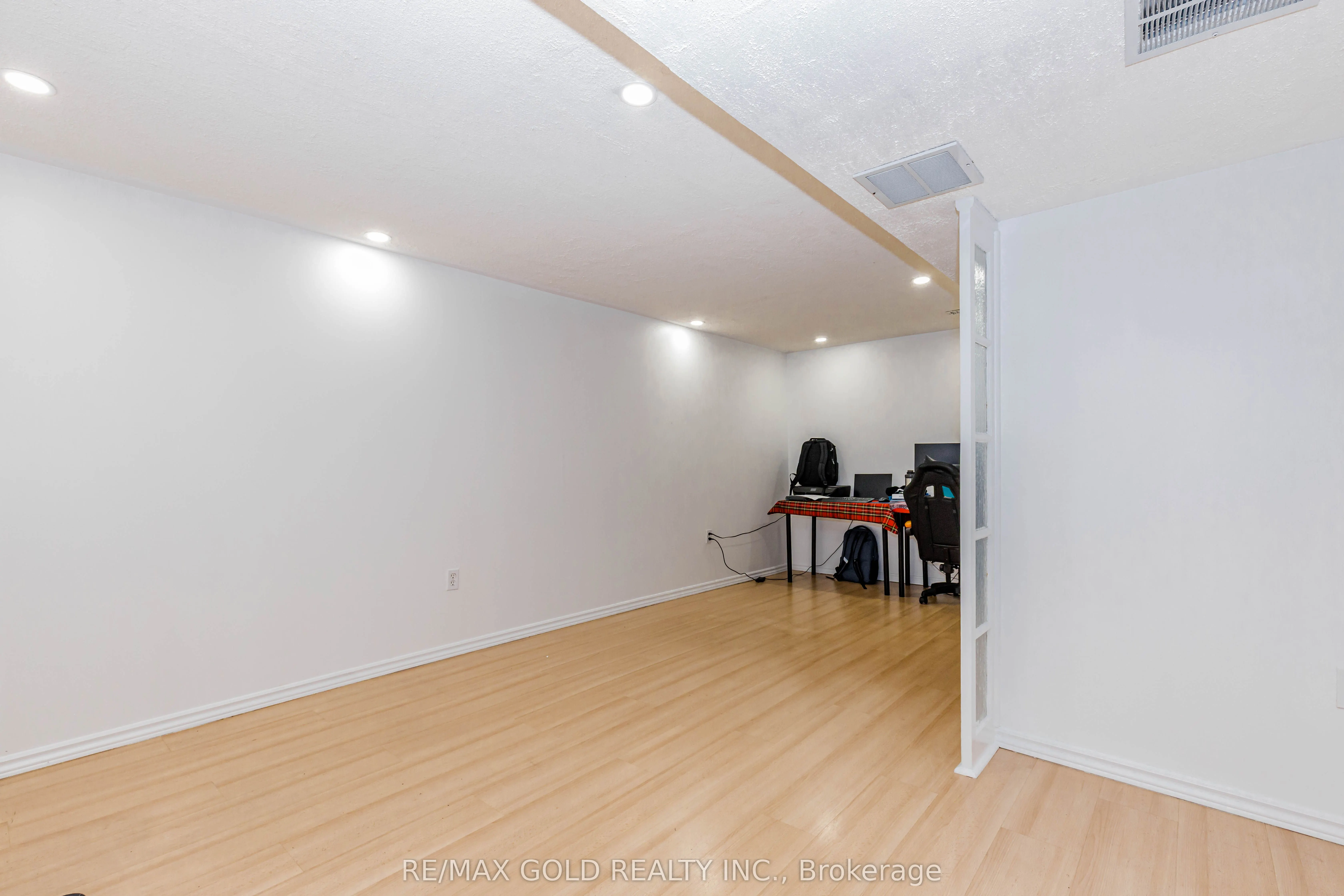 52 Wickstead Court #26