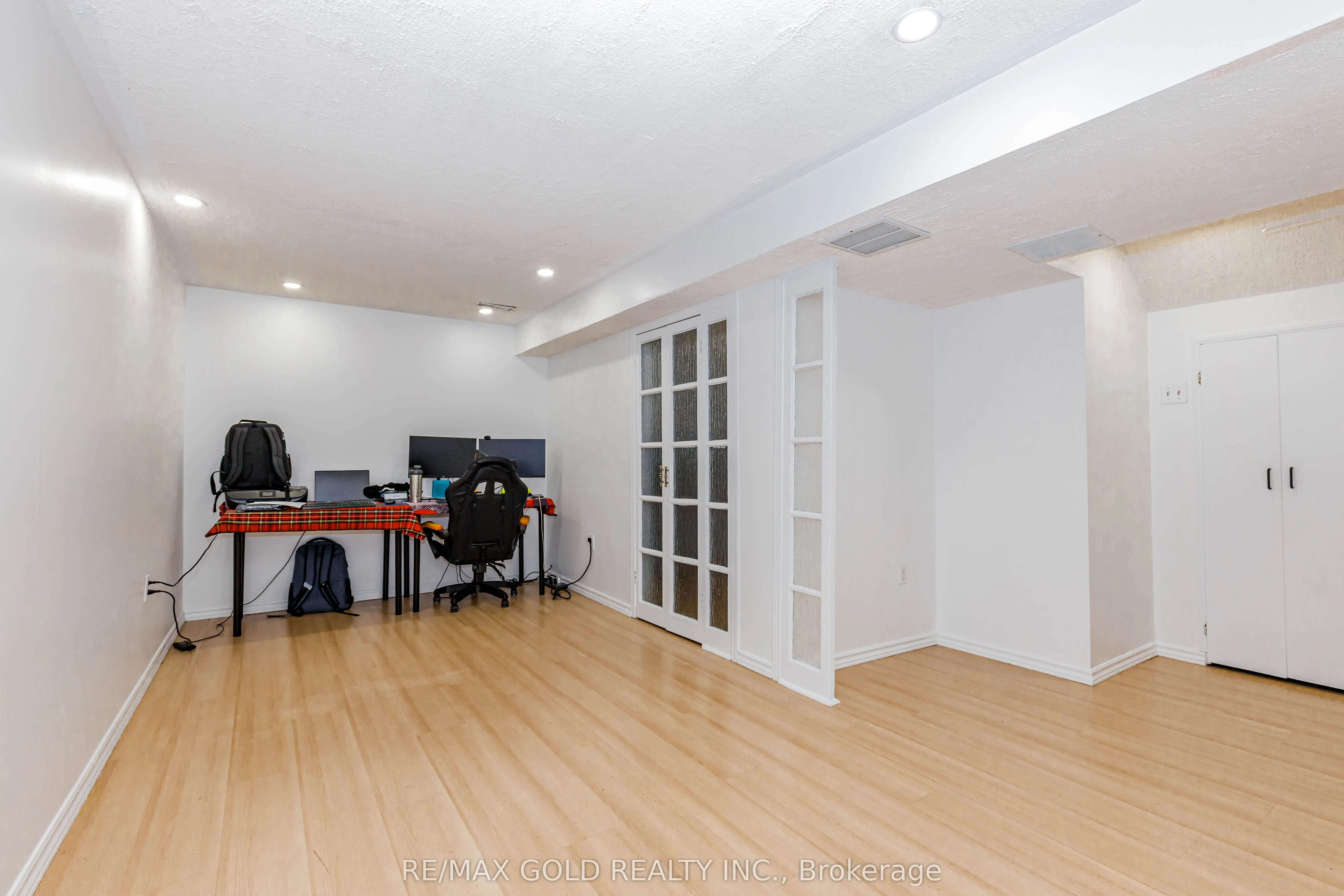 52 Wickstead Court #26