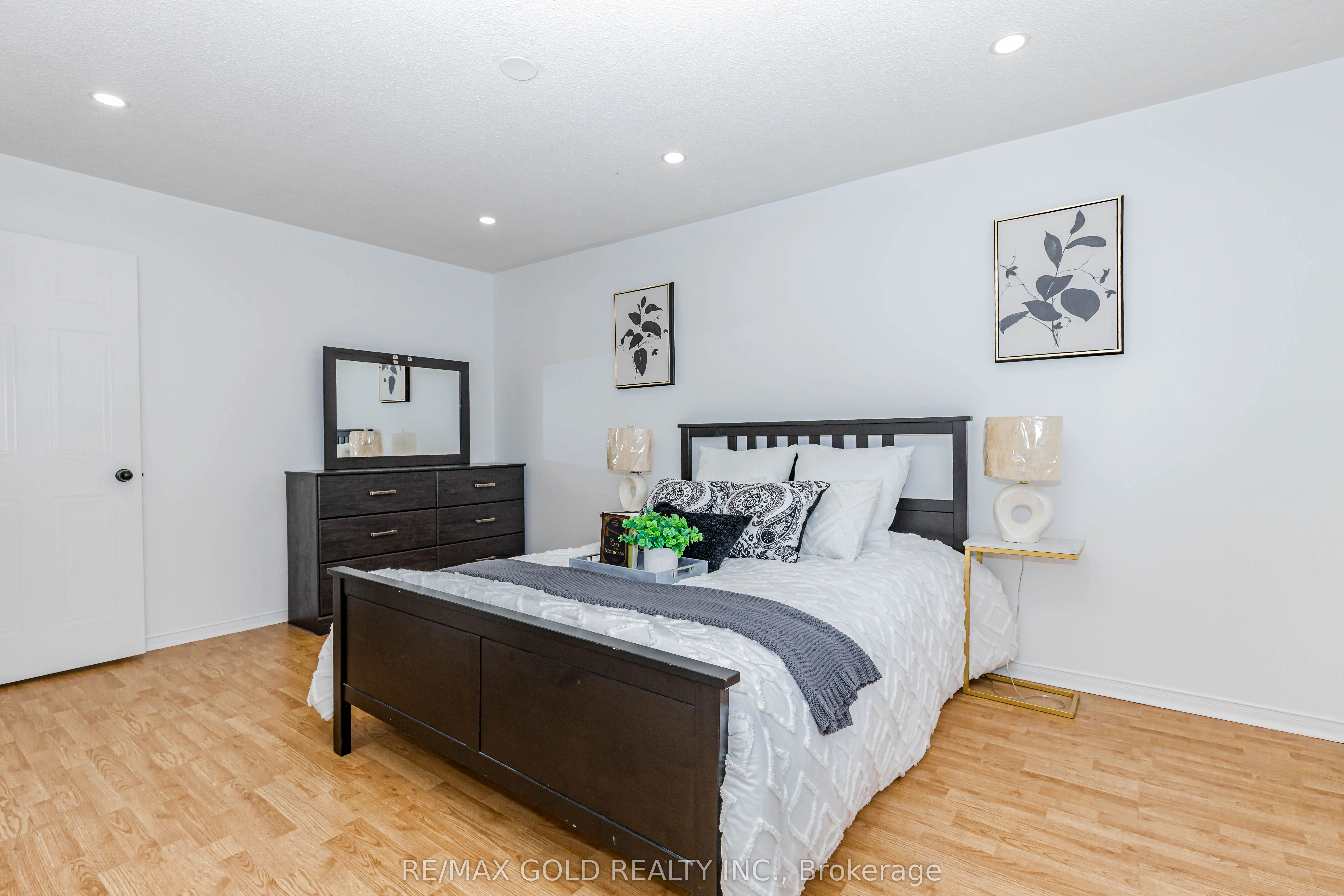 52 Wickstead Court #26